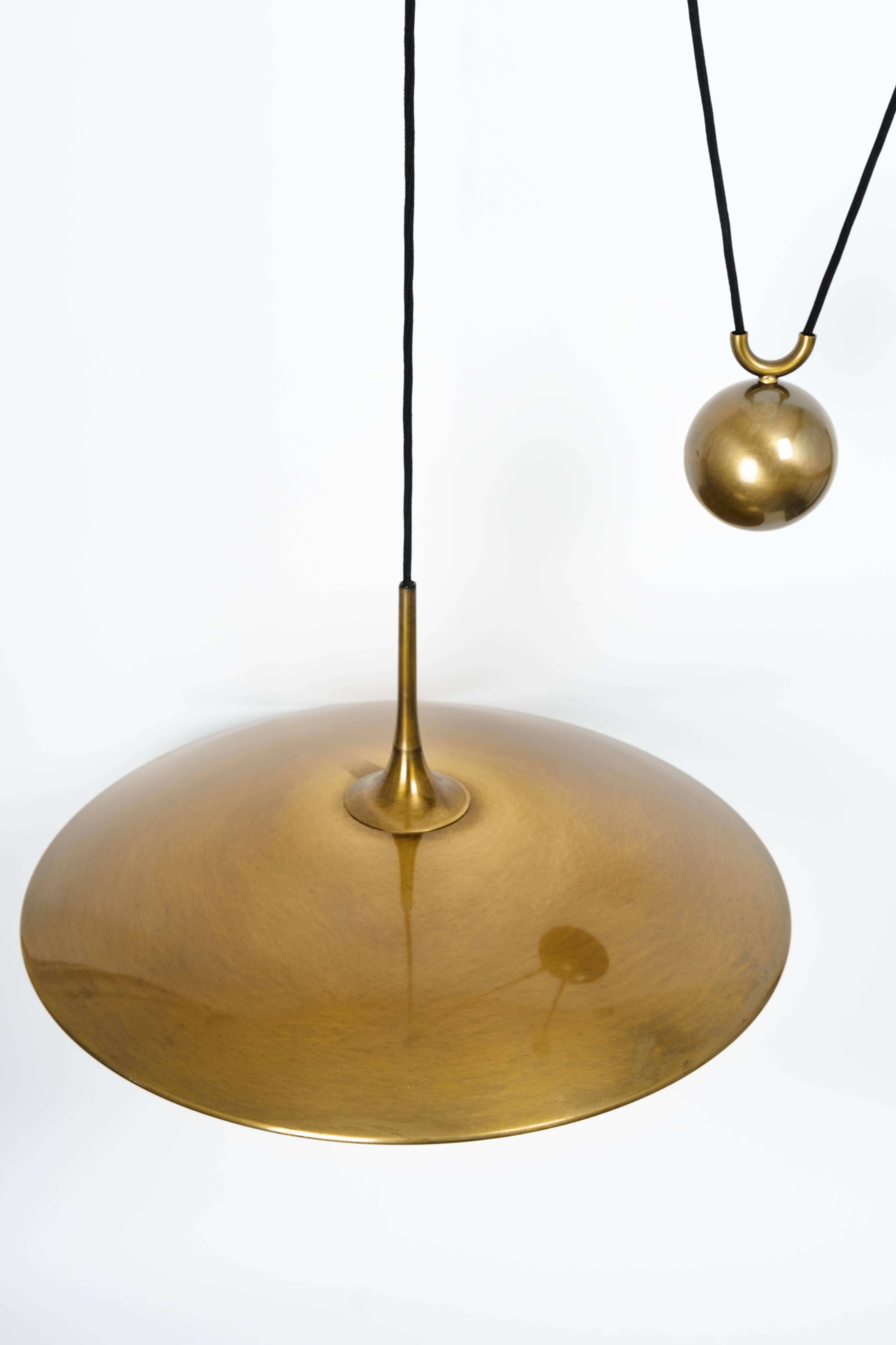 Large adjustable brass counterweight pendant light designed by Florian Schulz, Germany, 1970s.
Socket: 1 x standard bulb - E27 - Up to 150 Watt 
Light bulbs are not included. It is possible to install this fixture in all countries (US, UK, Europe,