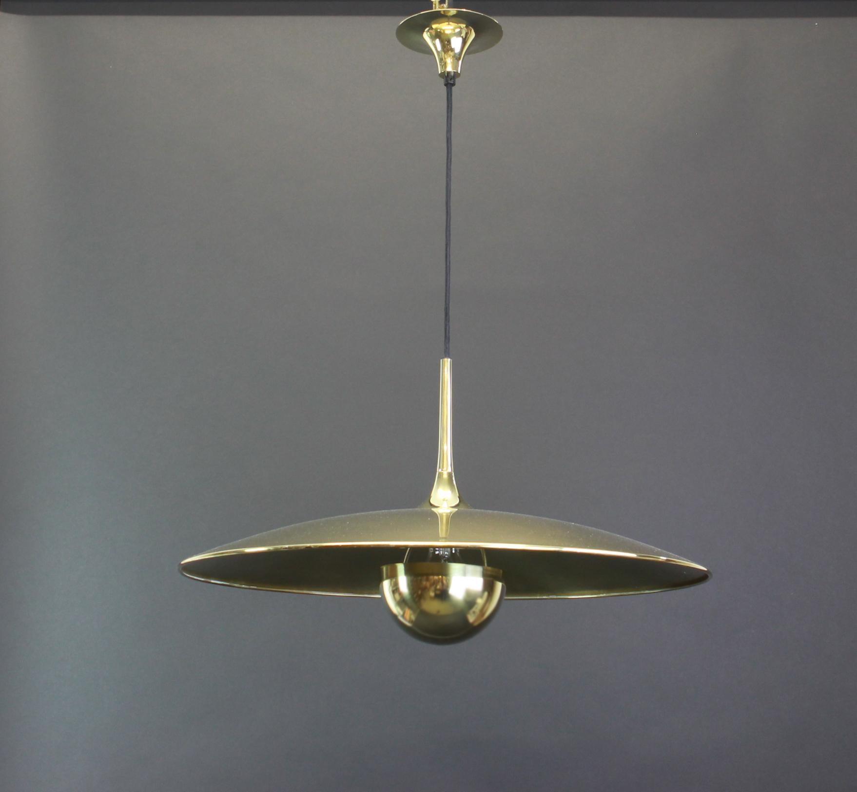 Large Adjustable Brass Counterweight Pendant Light by Florian Schulz, Germany In Good Condition In Aachen, NRW