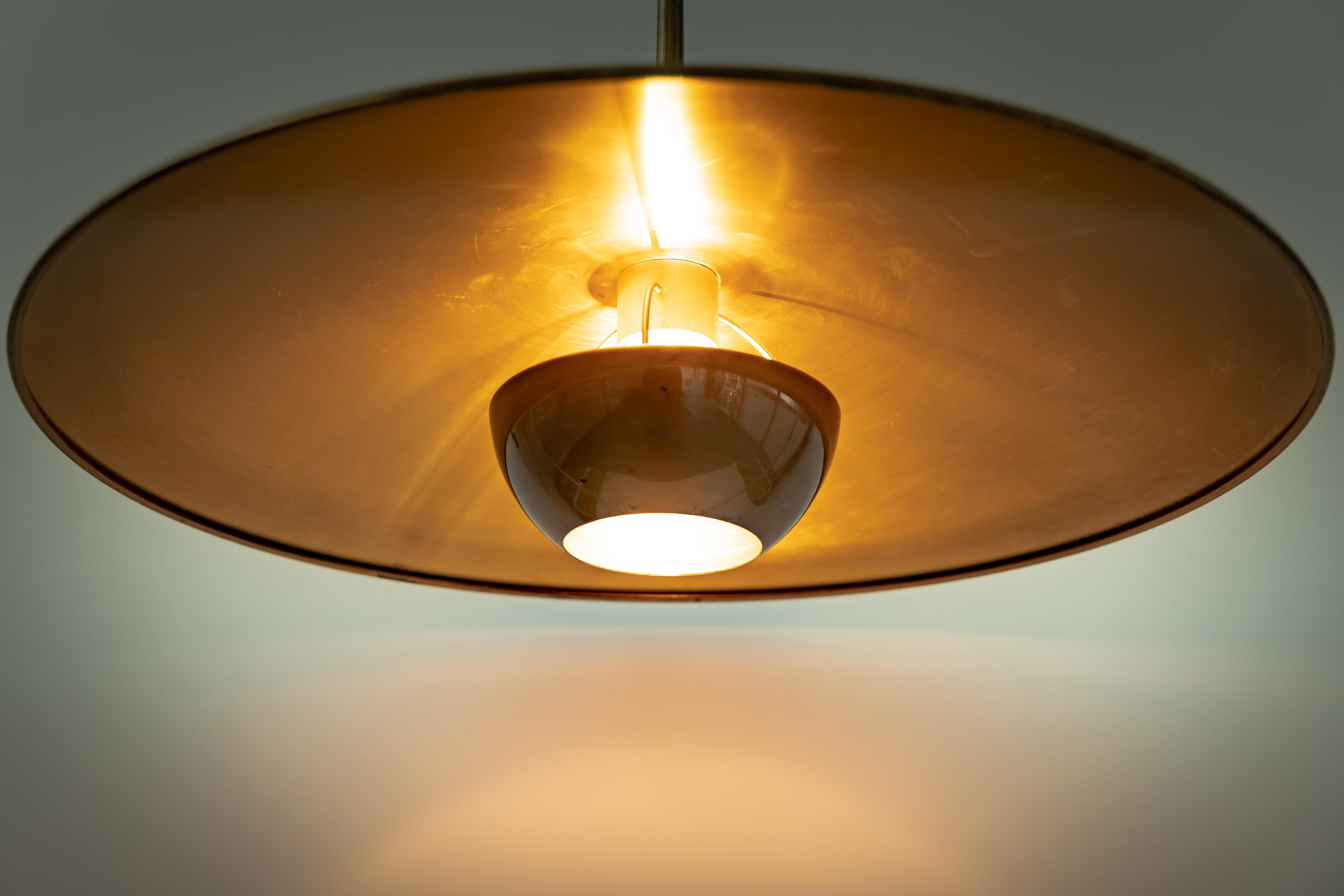 Large Adjustable Brass Counterweight Pendant Light by Florian Schulz, Germany In Good Condition In Aachen, NRW