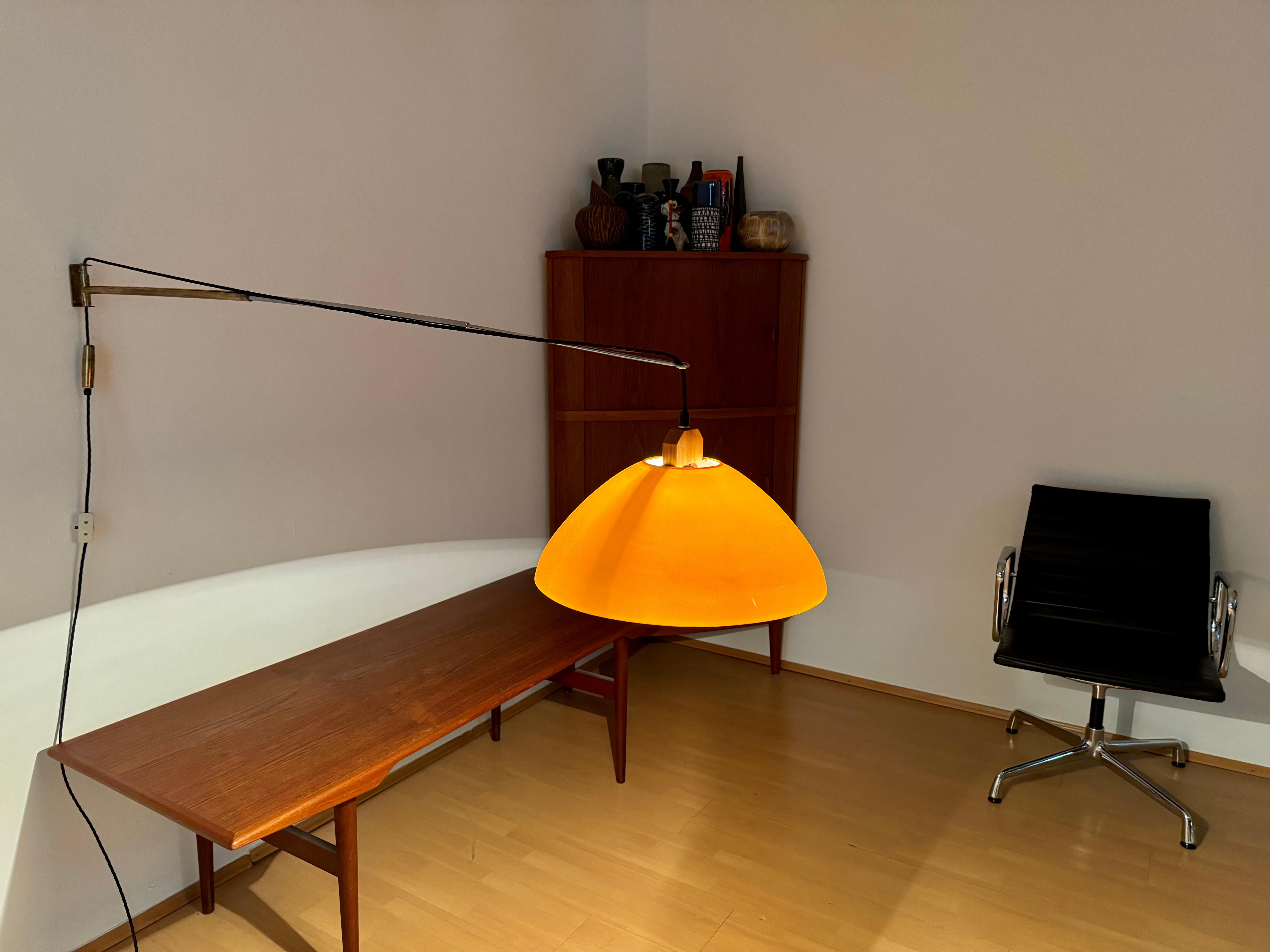 Lámpara de pared grande ajustable de latón en venta 3