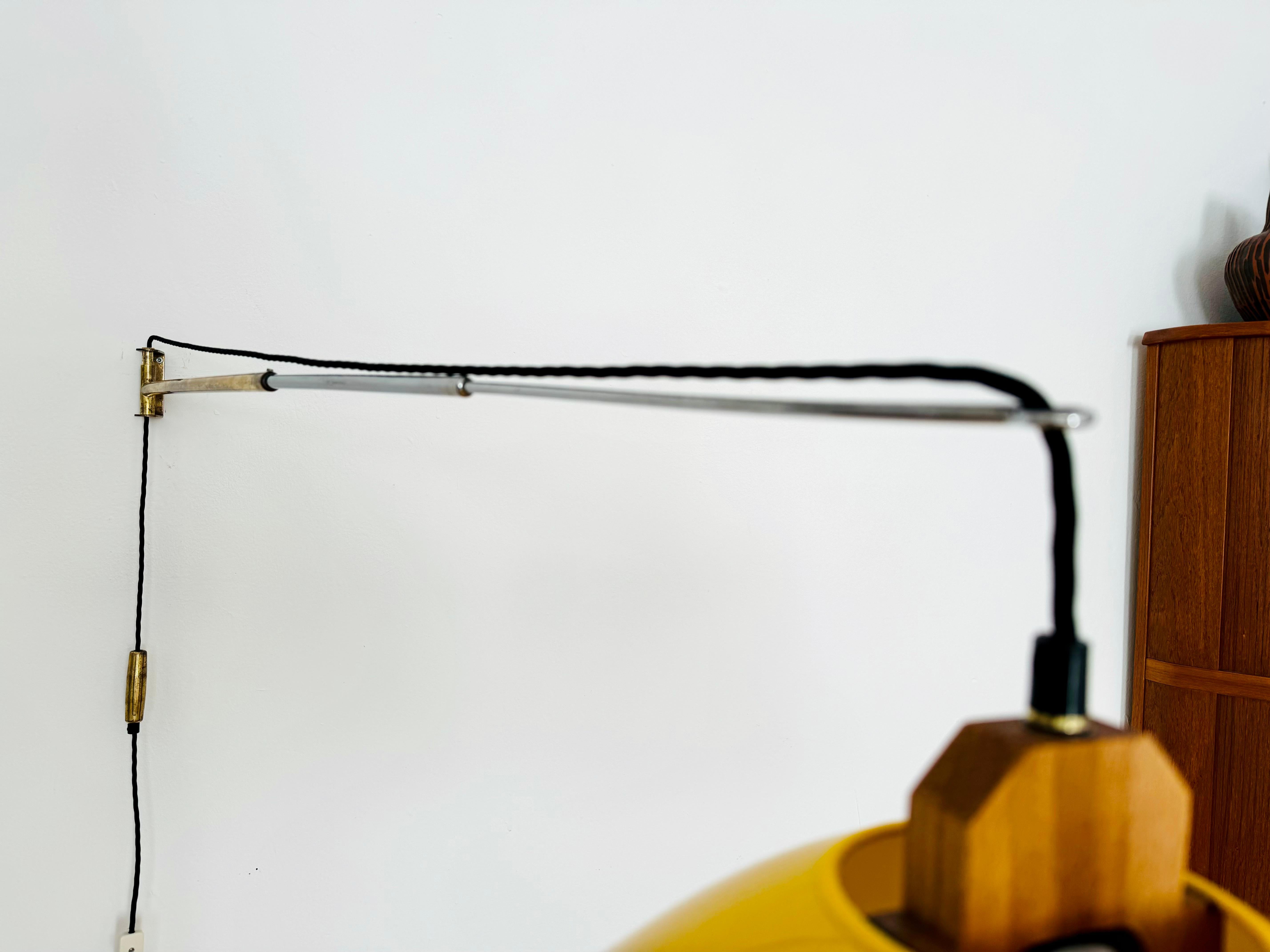 Lámpara de pared grande ajustable de latón en venta 8