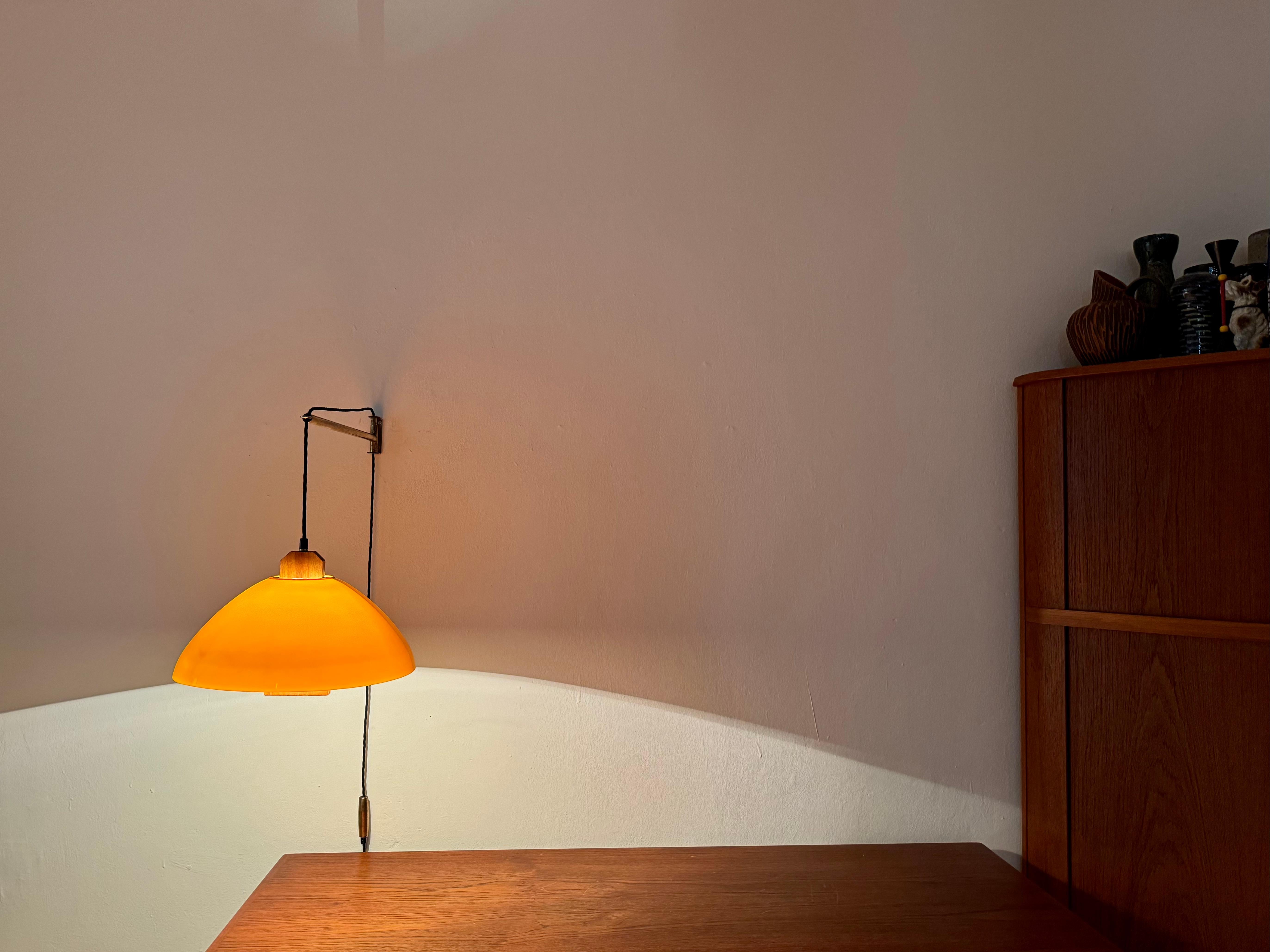 Lámpara de pared grande ajustable de latón en venta 1