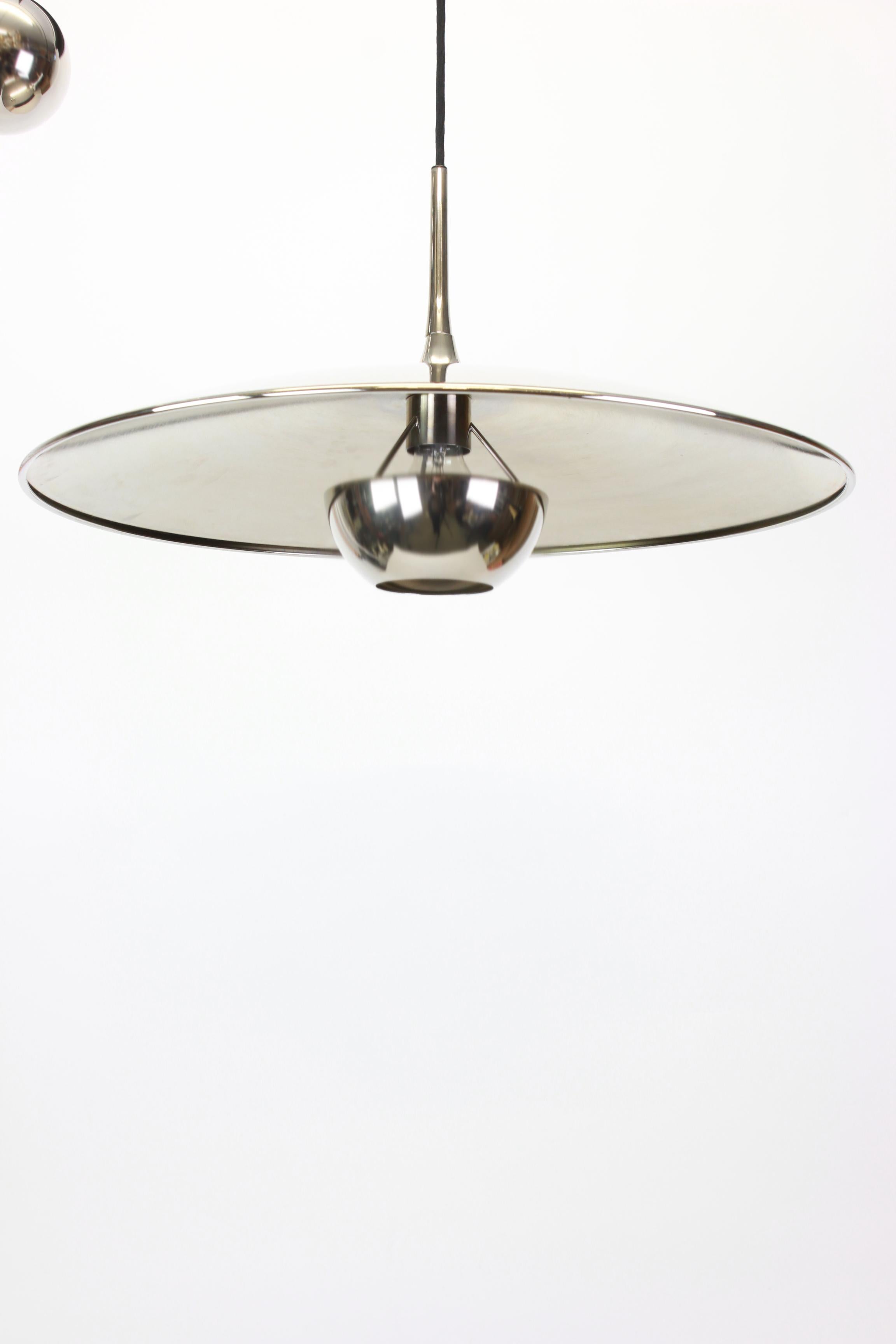 Stunning onos chrome pendant with adjustable counterweight designed by Florian Schulz, Germany, 1970s

It is a masterpiece of design and craftsmanship. It seamlessly blends functionality and aesthetics to create a lighting fixture that's as much an