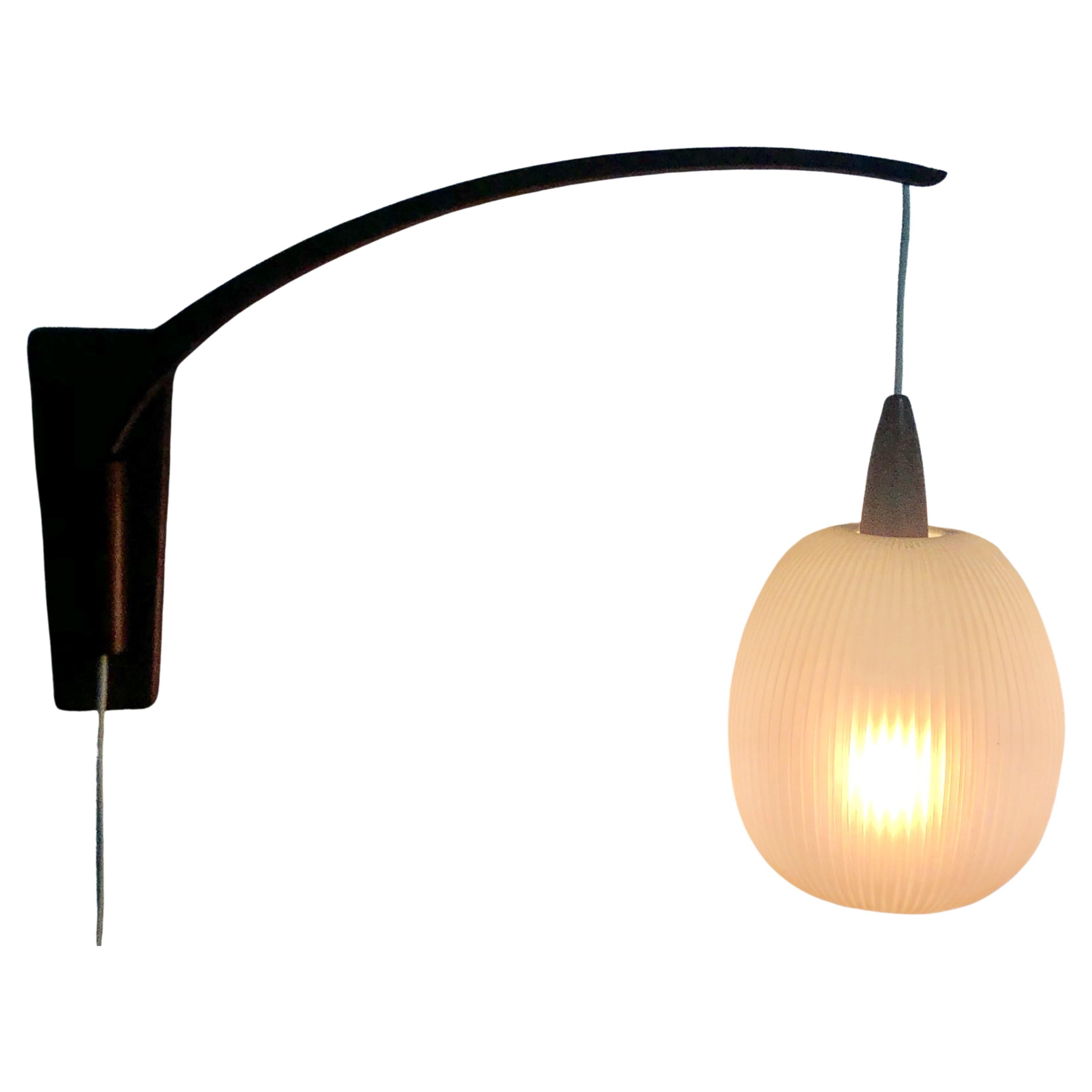 Gran Aplique de Pared de Teca Moderno Danés Ajustable, circa 1960s Moderno de mediados de siglo en venta