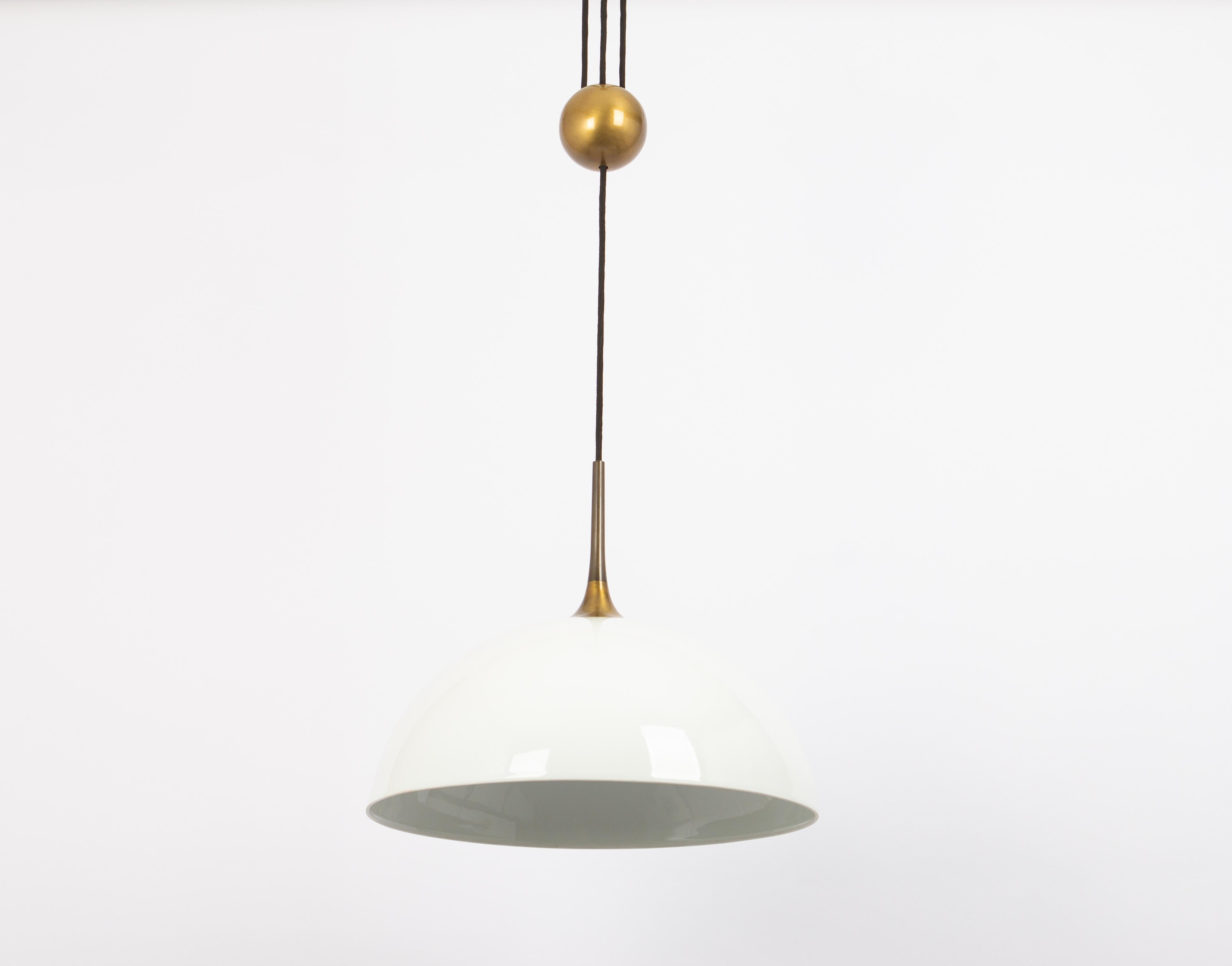 Large adjustable dark brass counterweight pendant light designed by Florian Schulz, Germany, 1970s.
It is a masterpiece of design and craftsmanship. It seamlessly blends functionality and aesthetics to create a lighting fixture that's as much an art