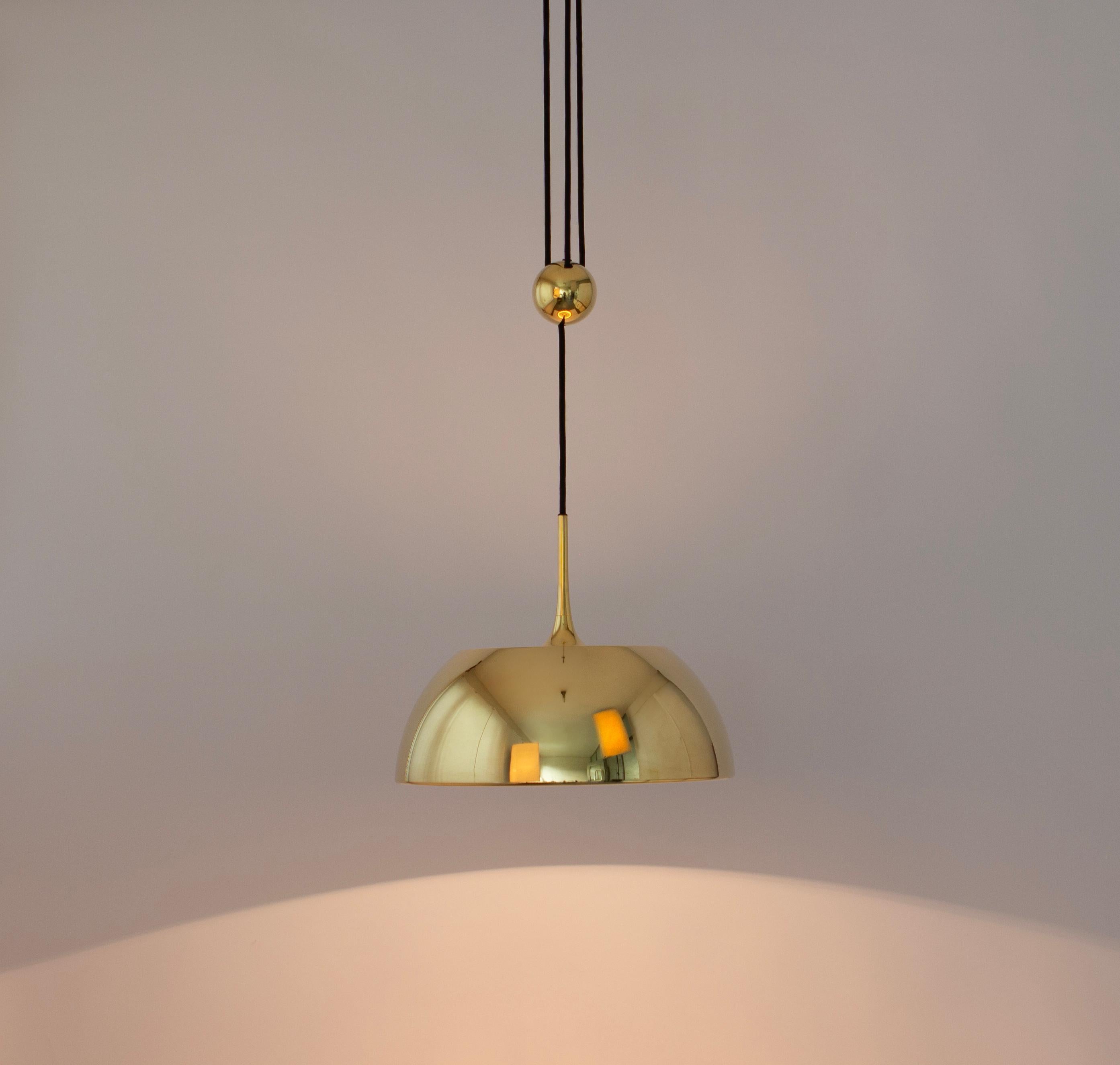 Late 20th Century Large Adjustable Dark Brass Counterweight Pendant Light Florian Schulz, Germany For Sale