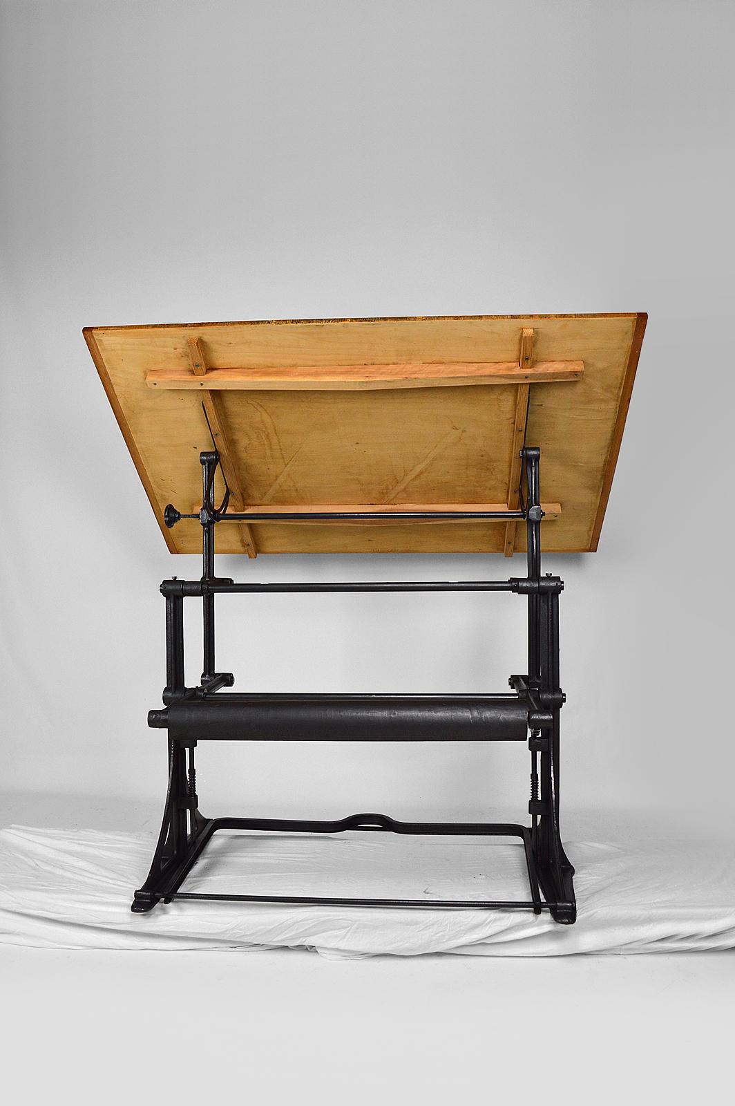 Grande tavolo industriale regolabile da disegno/architetto, Francia, circa 1900 11