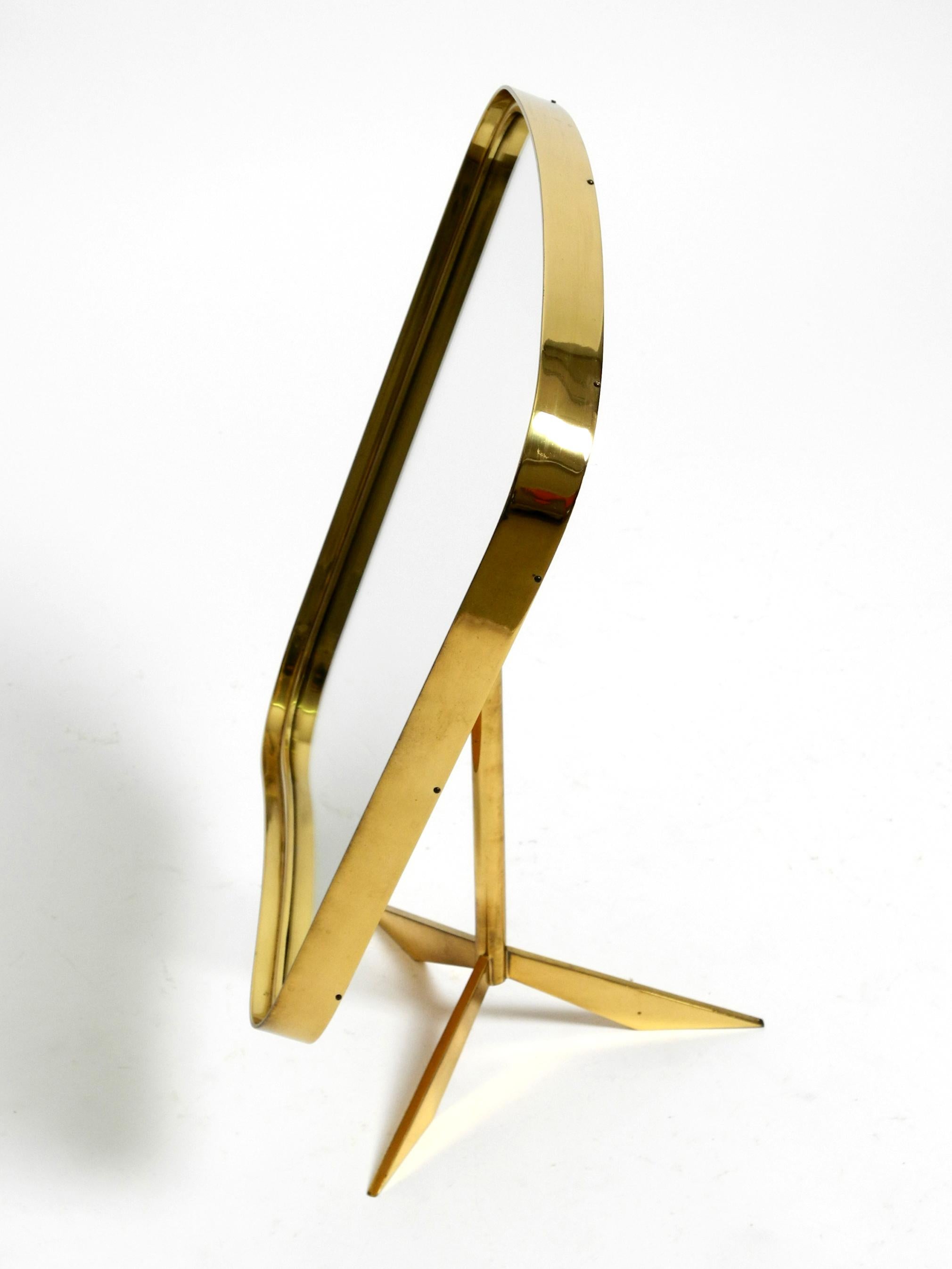 Large adjustable Mid Century brass tripod table mirror by Vereinigte Werkstätten For Sale 9