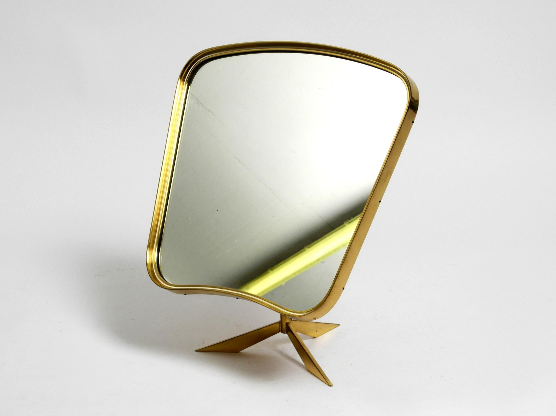 Large adjustable Mid Century brass tripod table mirror by Vereinigte Werkstätten For Sale 12