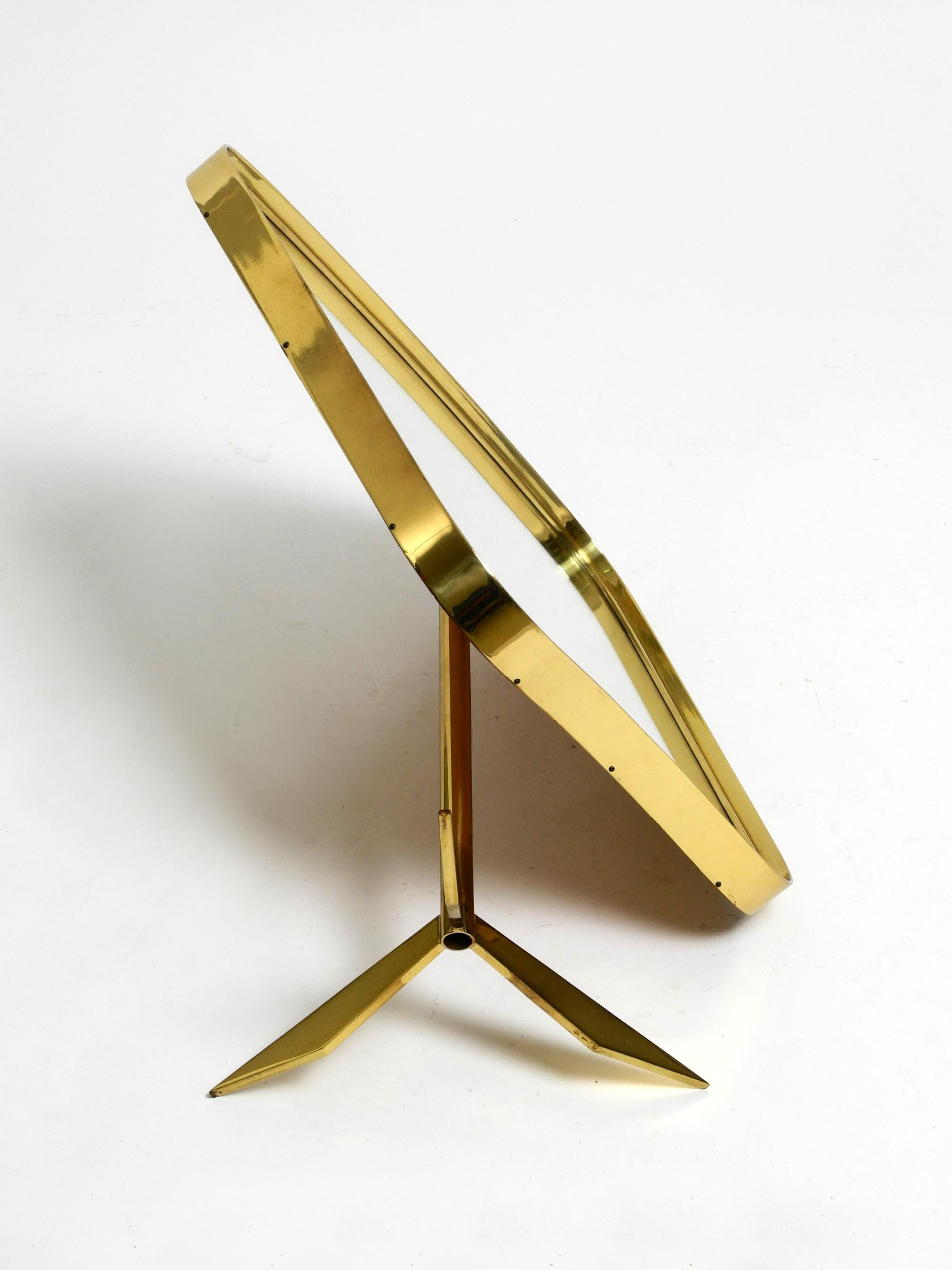 Large adjustable Mid Century brass tripod table mirror by Vereinigte Werkstätten For Sale 13