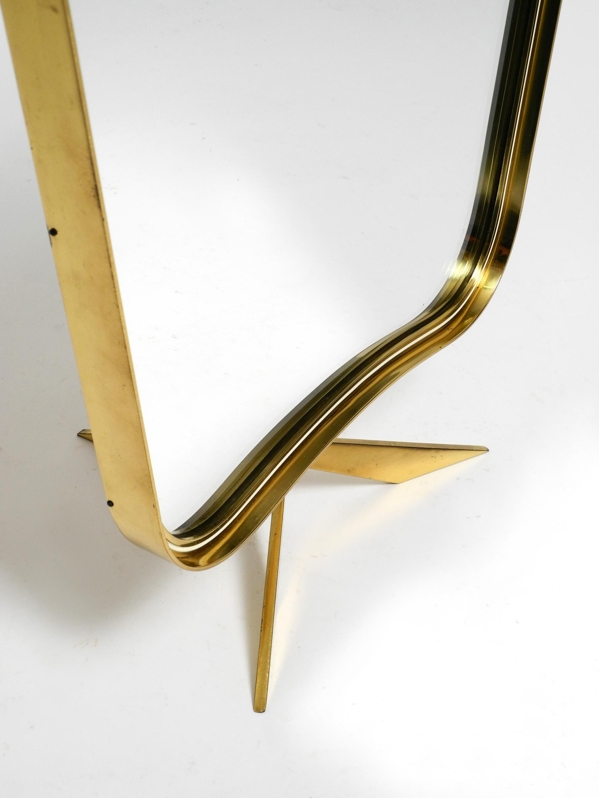 Large adjustable Mid Century brass tripod table mirror by Vereinigte Werkstätten For Sale 1