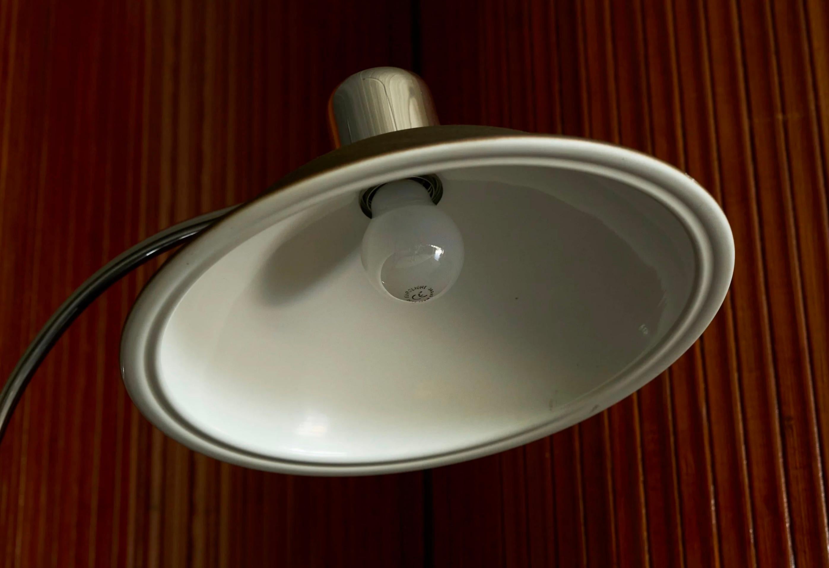 Large Adjustable Mid Century Table Lamp in Chrome and Black 1960s For Sale 2