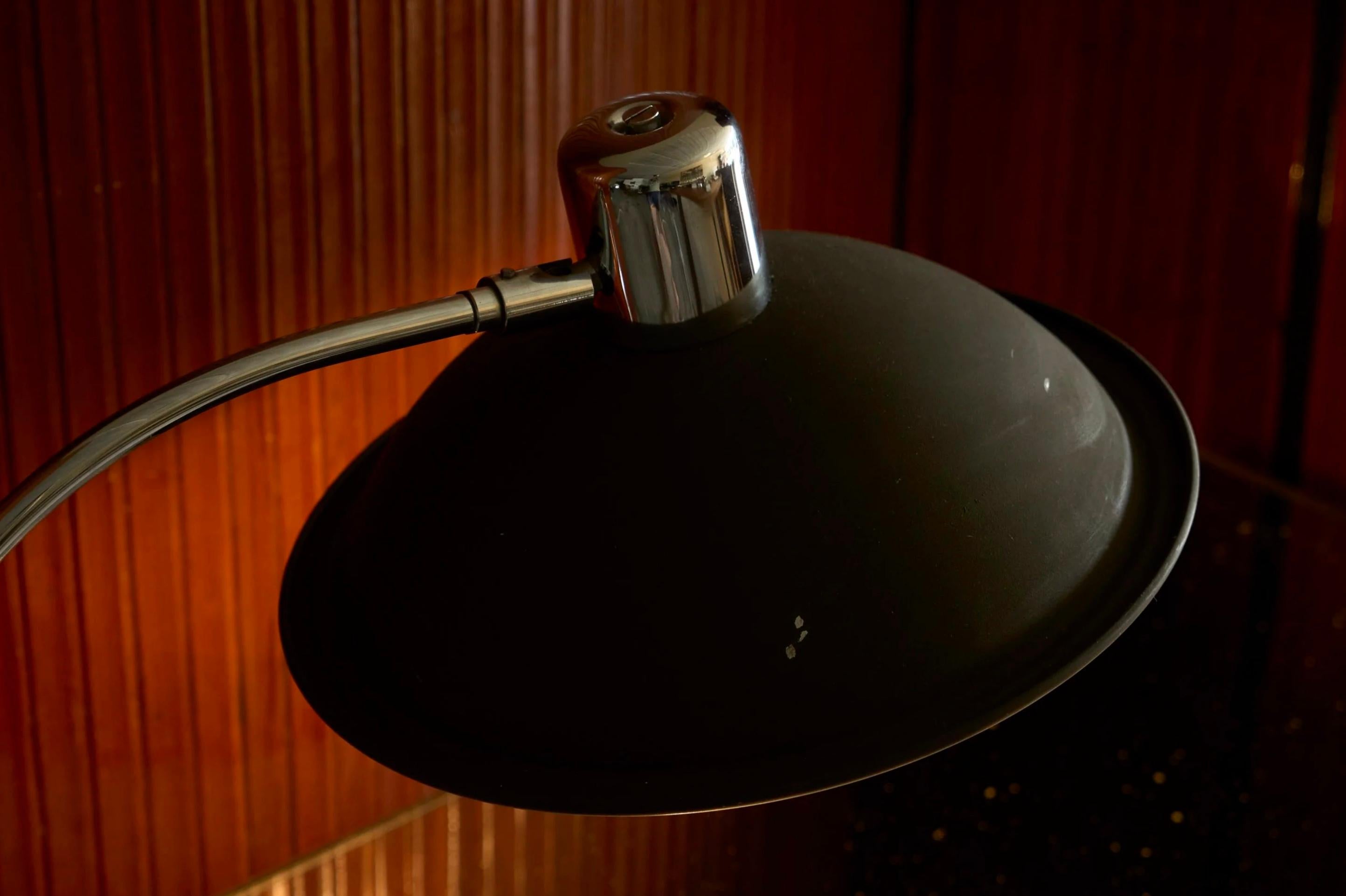 20th Century Large Adjustable Mid Century Table Lamp in Chrome and Black 1960s For Sale