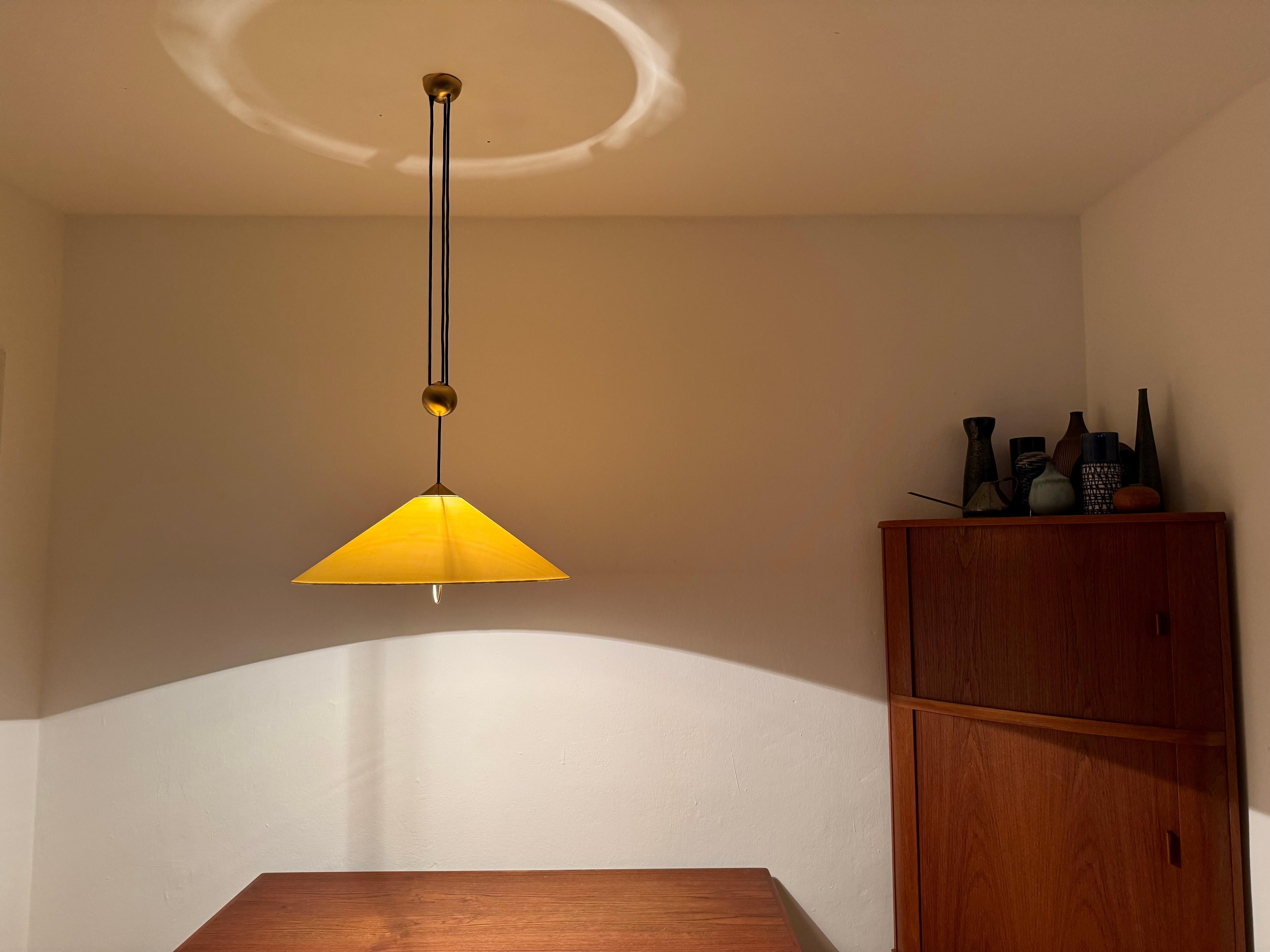 Large Adjustable Pendant Lamp with Counterweight by Florian Schulz en vente 3