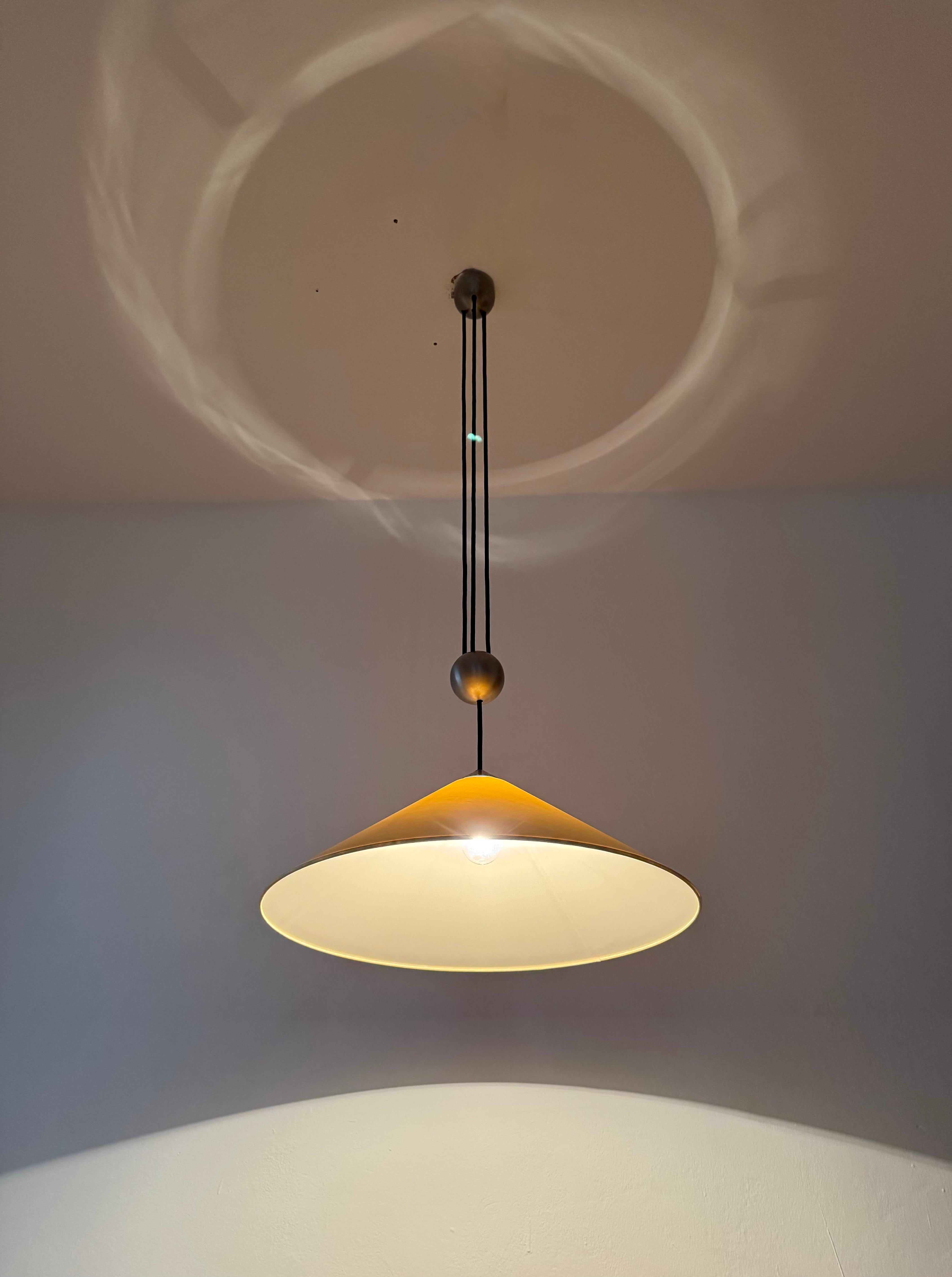 Gran Lámpara Colgante Ajustable con Contrapeso de Florian Schulz en venta 3