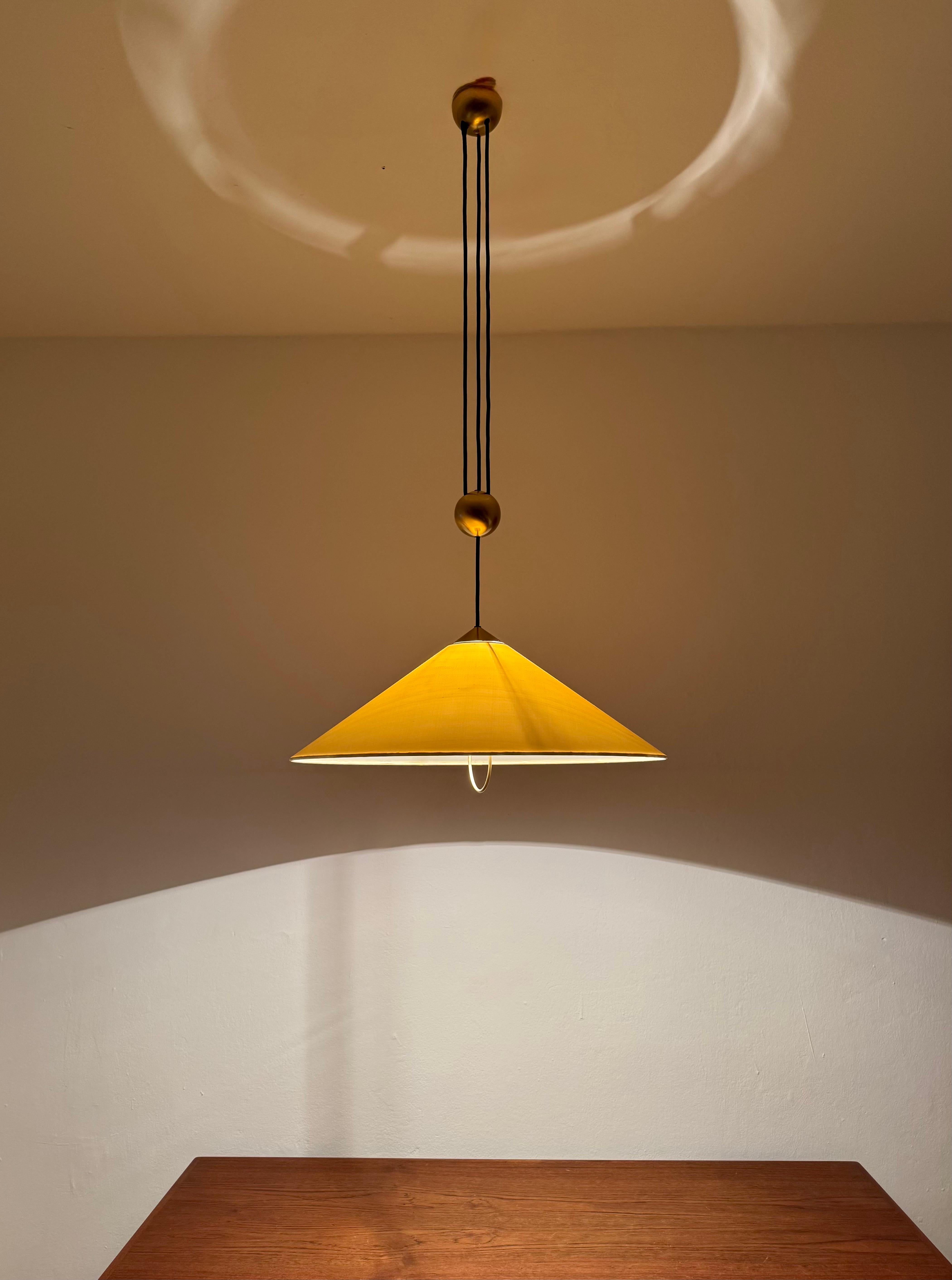 Large Adjustable Pendant Lamp with Counterweight by Florian Schulz en vente 5