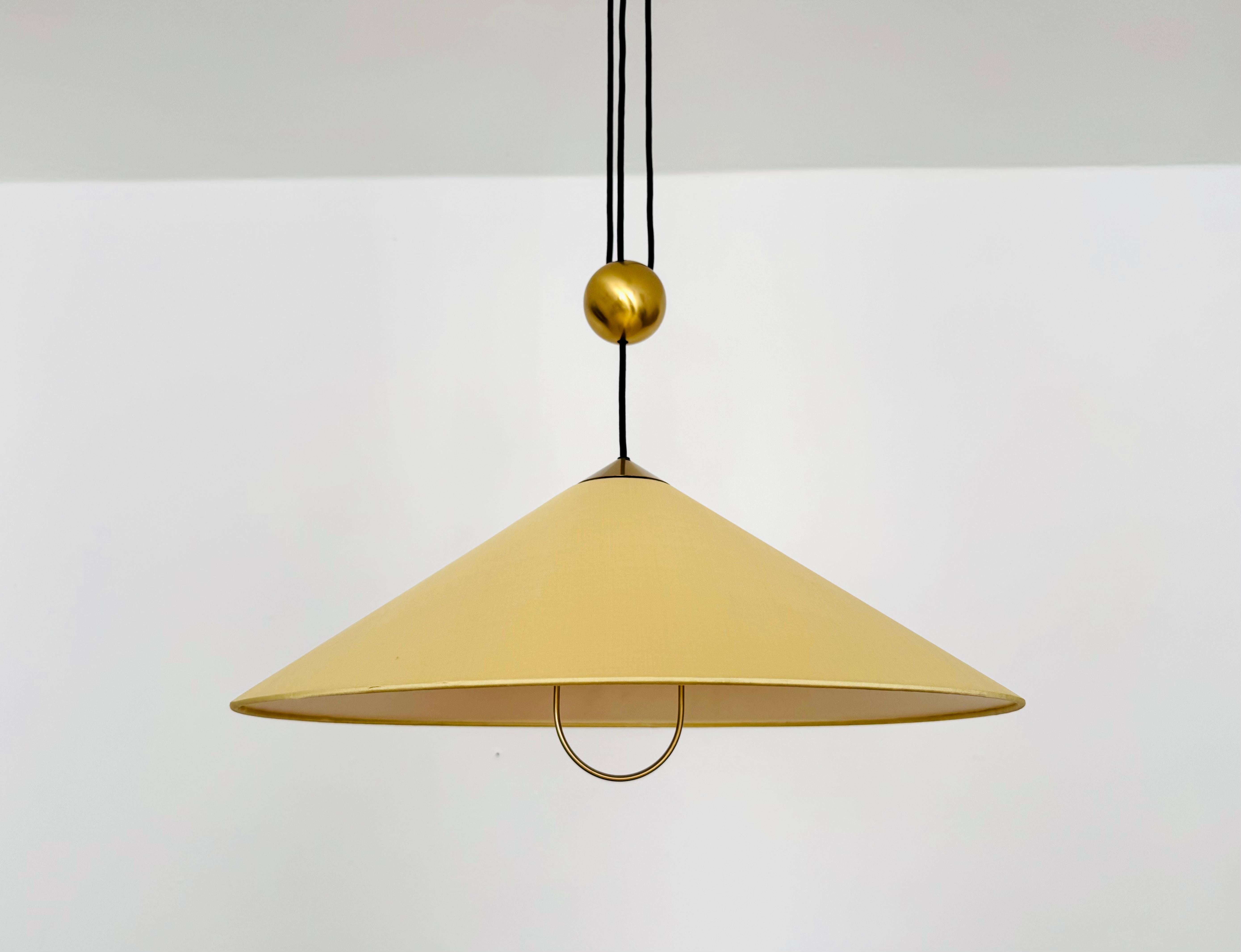 Very beautiful brushed brass pendant lamp from the 1960s.
The lighting effect of the lamp is extremely beautiful.
The design and the special lampshade create a very noble and pleasant light.
The lamp ensures a very cozy atmosphere and is very high