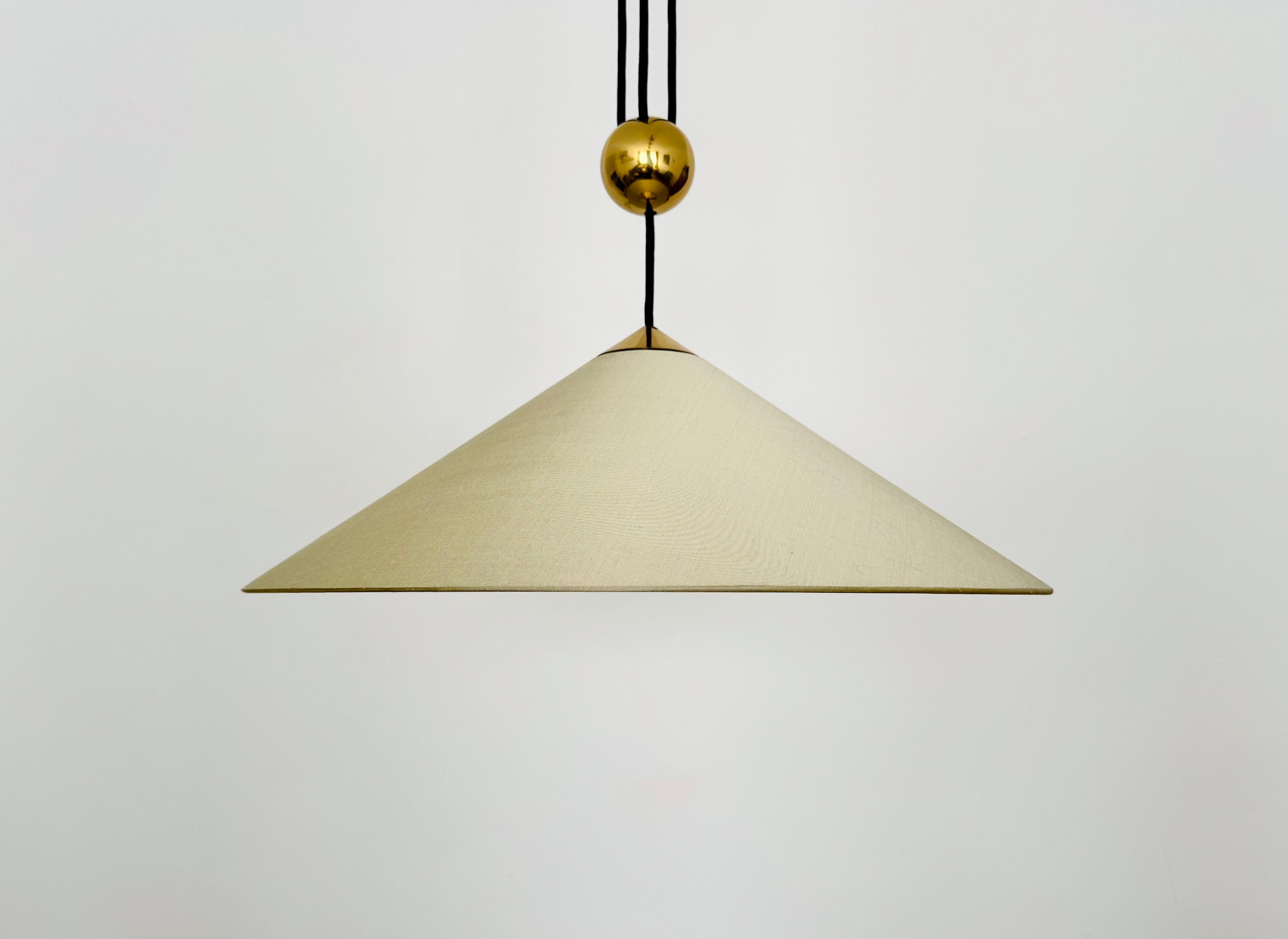 Very beautiful brushed brass pendant lamp from the 1960s.
The lighting effect of the lamp is extremely beautiful.
The design and the special lampshade create a very noble and pleasant light.
The lamp ensures a very cozy atmosphere and is very high