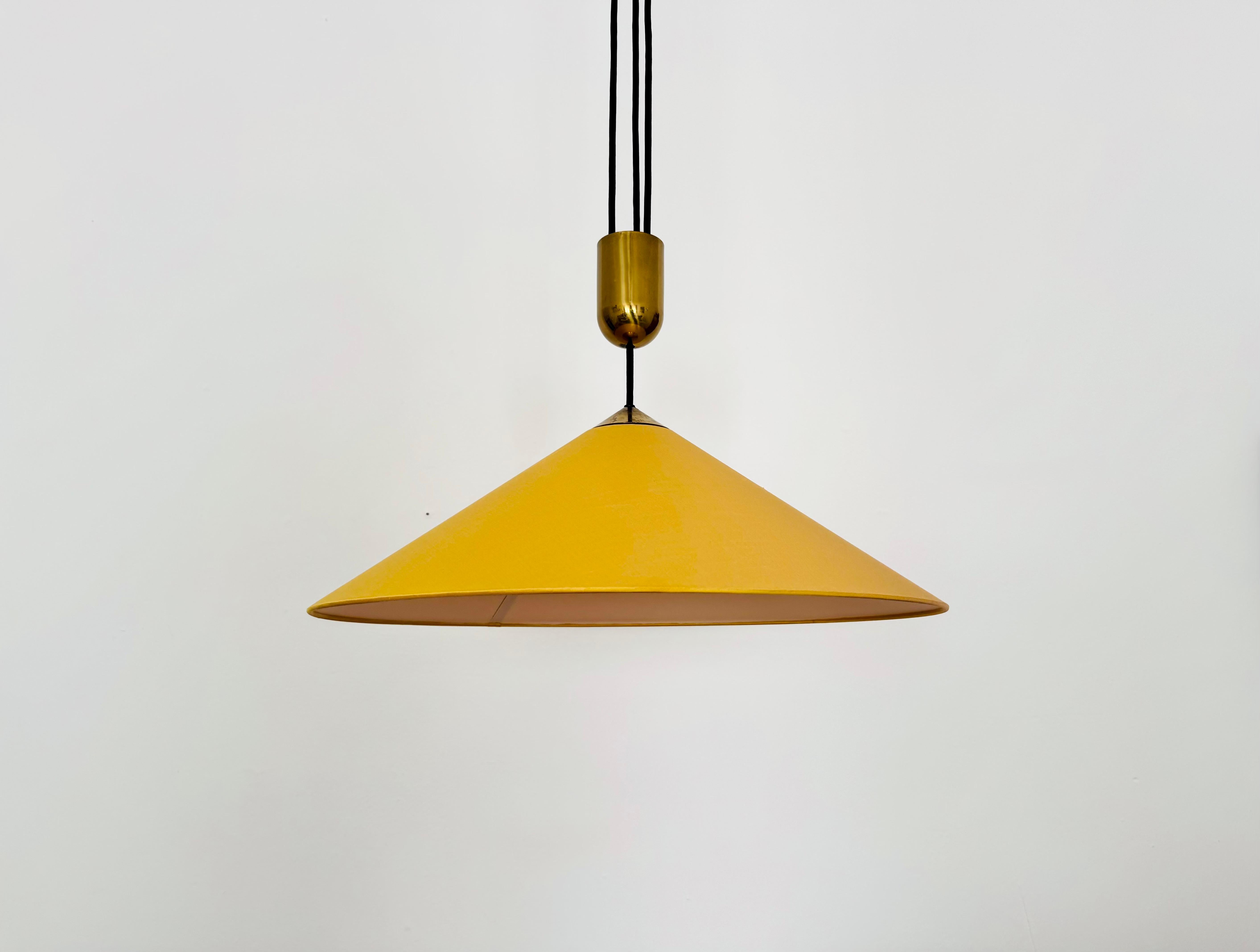 Very beautiful brushed brass pendant lamp from the 1960s.
The lighting effect of the lamp is extremely beautiful.
The design and the special lampshade create a very noble and pleasant light.
The lamp ensures a very cozy atmosphere and is very high