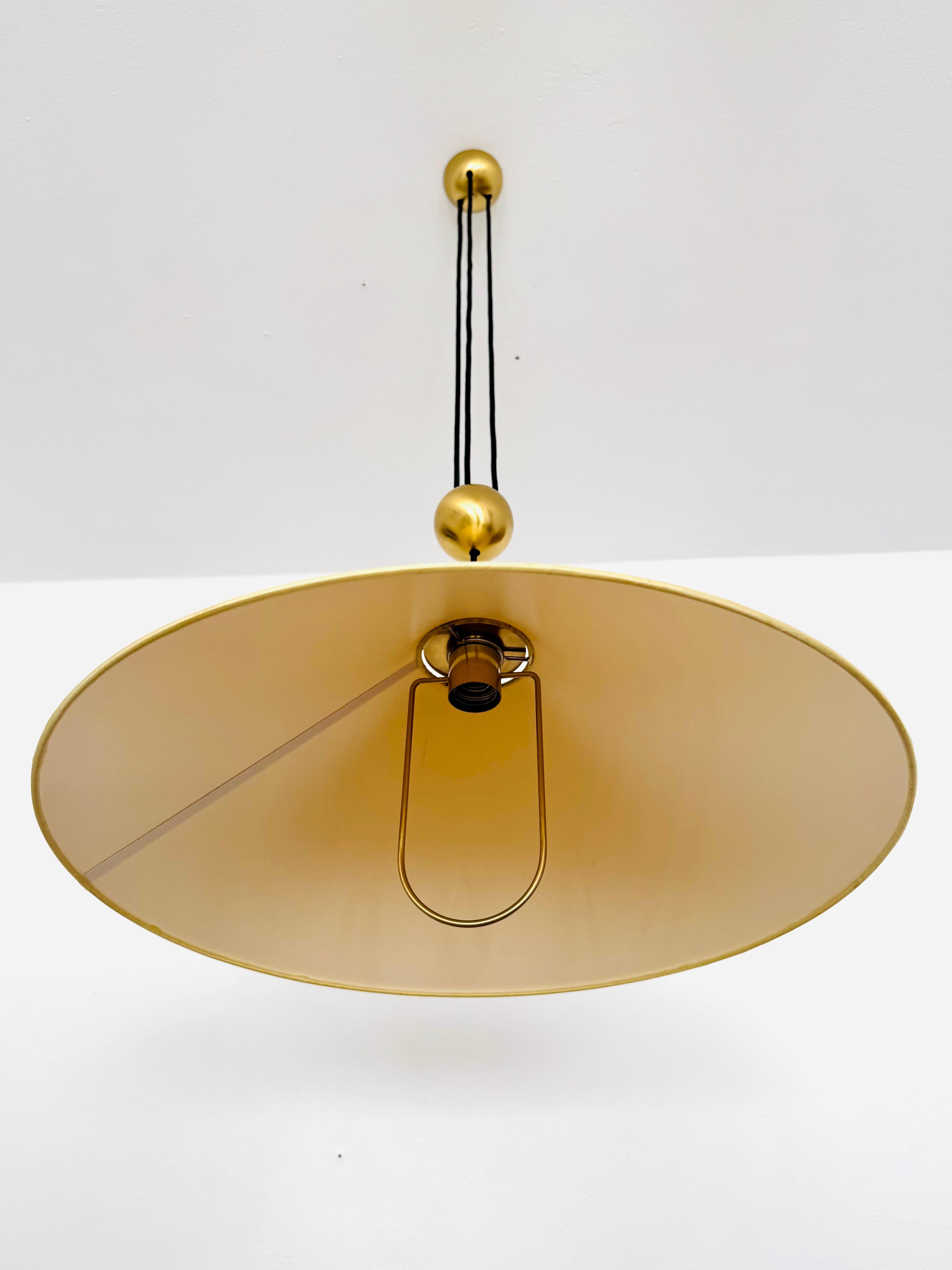 Large Adjustable Pendant Lamp with Counterweight by Florian Schulz Bon état - En vente à München, DE