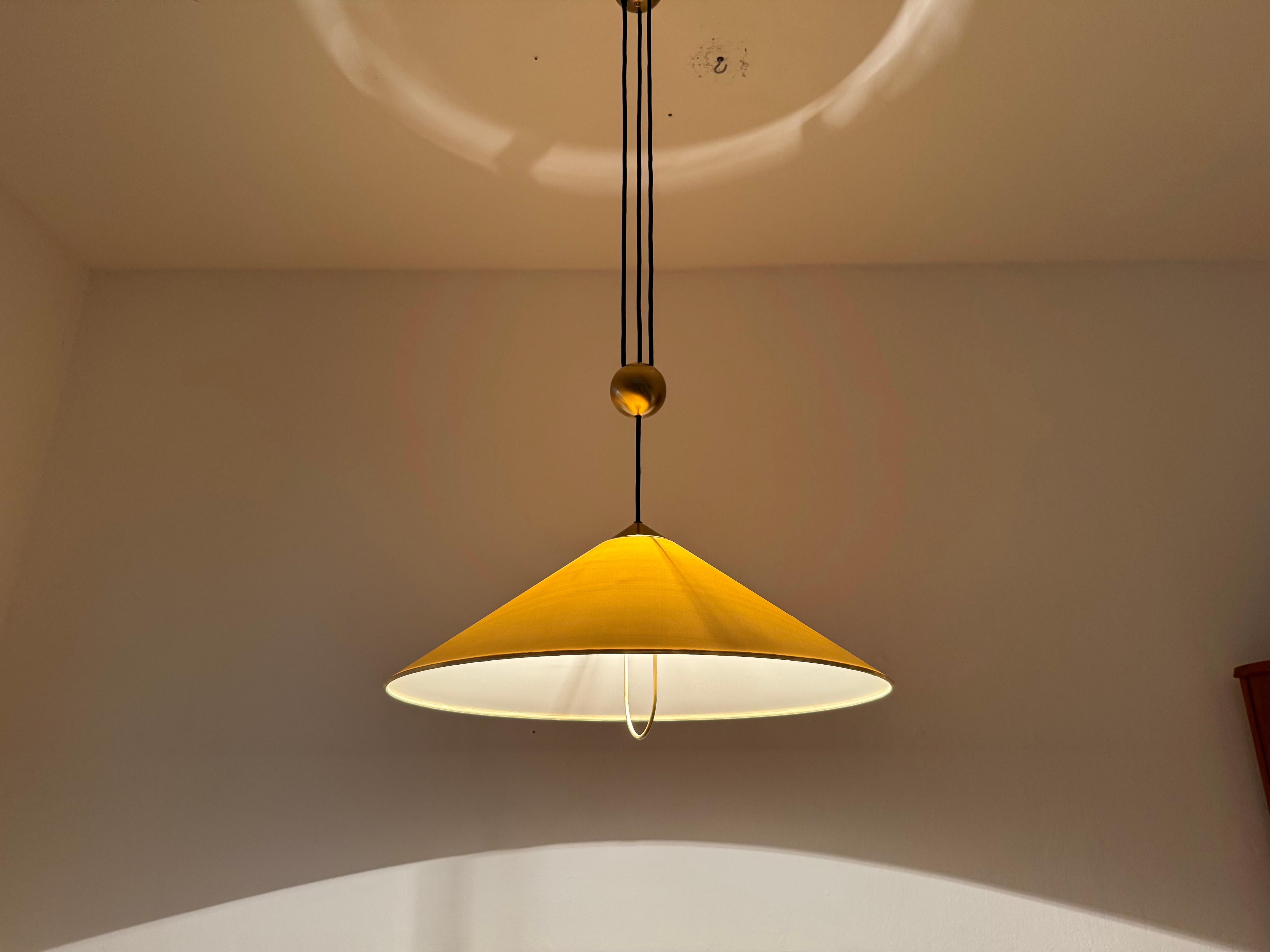 Large Adjustable Pendant Lamp with Counterweight by Florian Schulz en vente 2