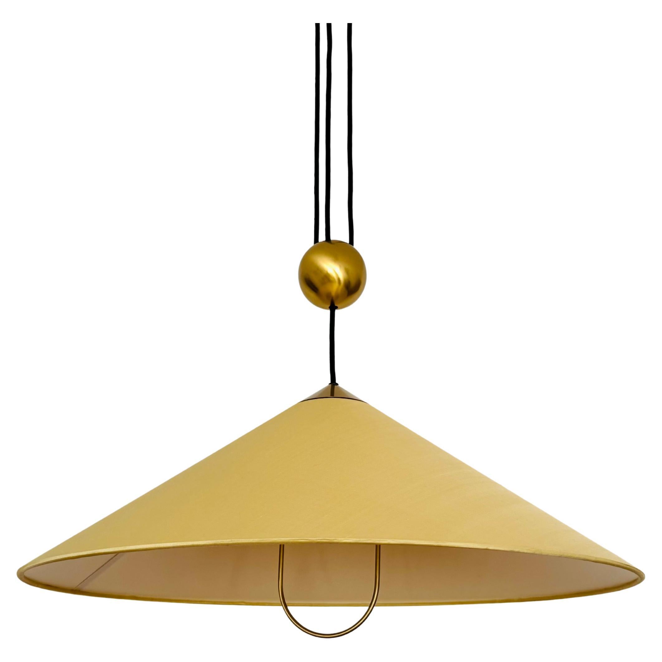 Large Adjustable Pendant Lamp with Counterweight by Florian Schulz en vente