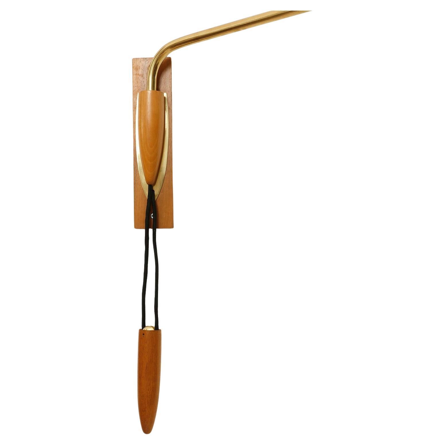 Grande lampada da parete orientabile e girevole Wood Wood in ottone con paralume in tessuto plissettato color crema, 1960 In condizioni buone in vendita a Hausmannstätten, AT