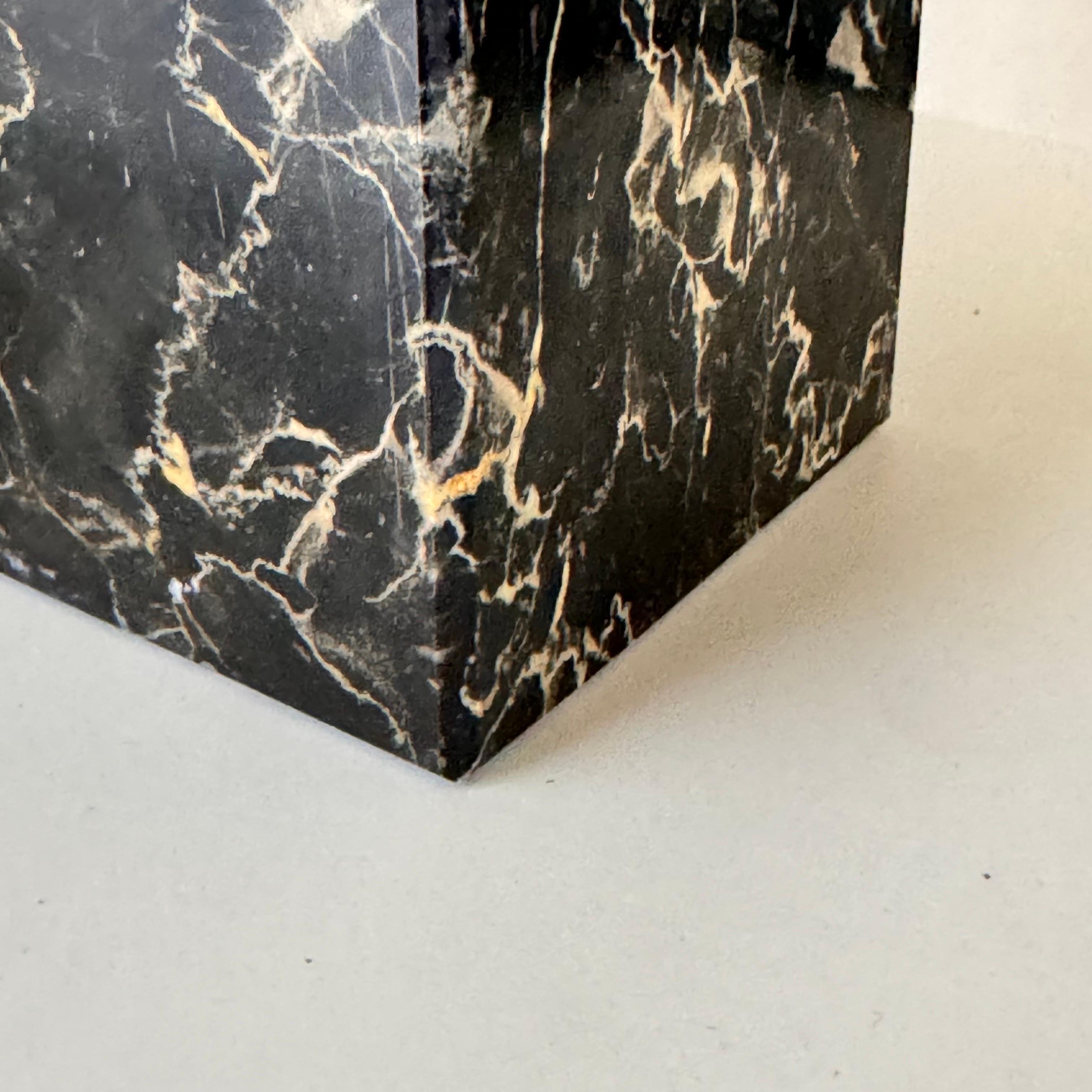 Grande specchio regolabile in ottone con base in marmo Portoro italiano, anni '60 in vendita 2