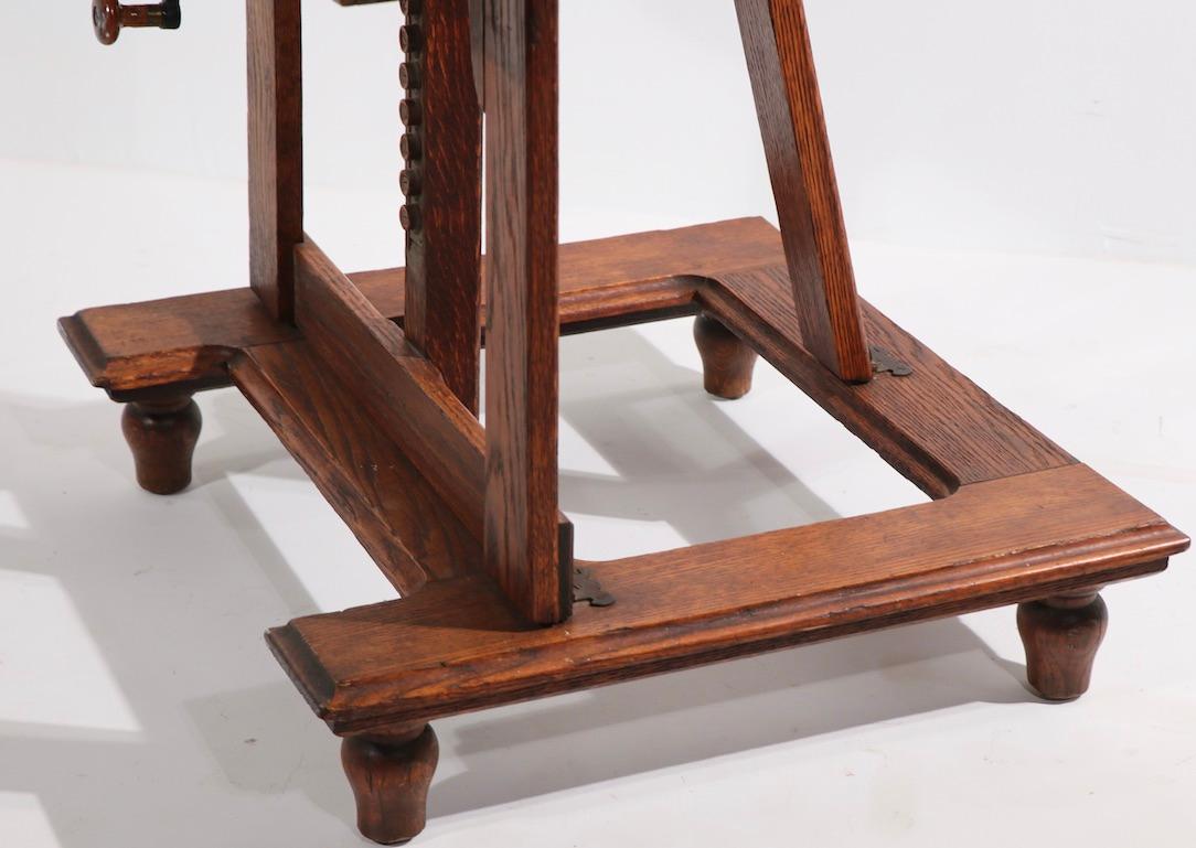 Large Adjustable Victorian Oak Easel In Good Condition In New York, NY