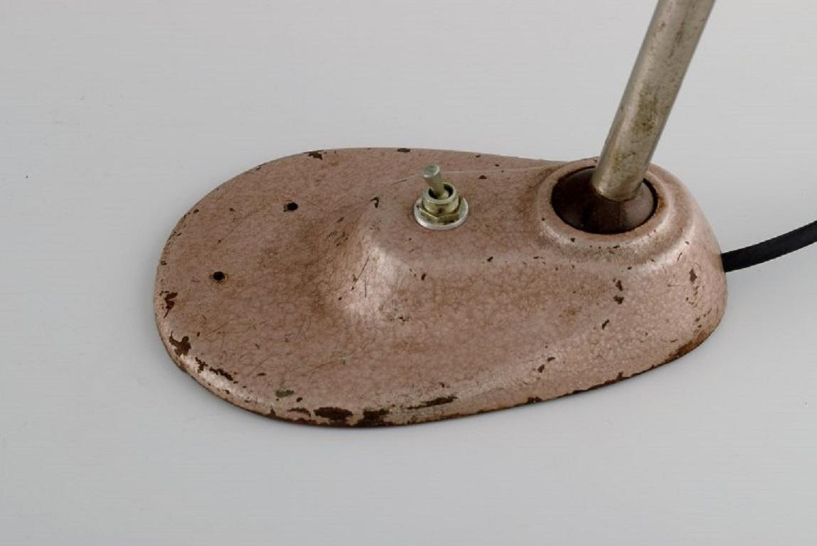 Große verstellbare Arbeitslampe in originalem Metallic-Lack, Industriedesign (Moderne der Mitte des Jahrhunderts) im Angebot