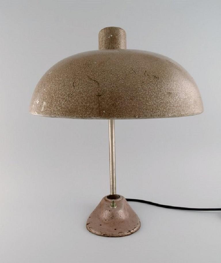 Große verstellbare Arbeitslampe in originalem Metallic-Lack, Industriedesign (Ungarisch) im Angebot