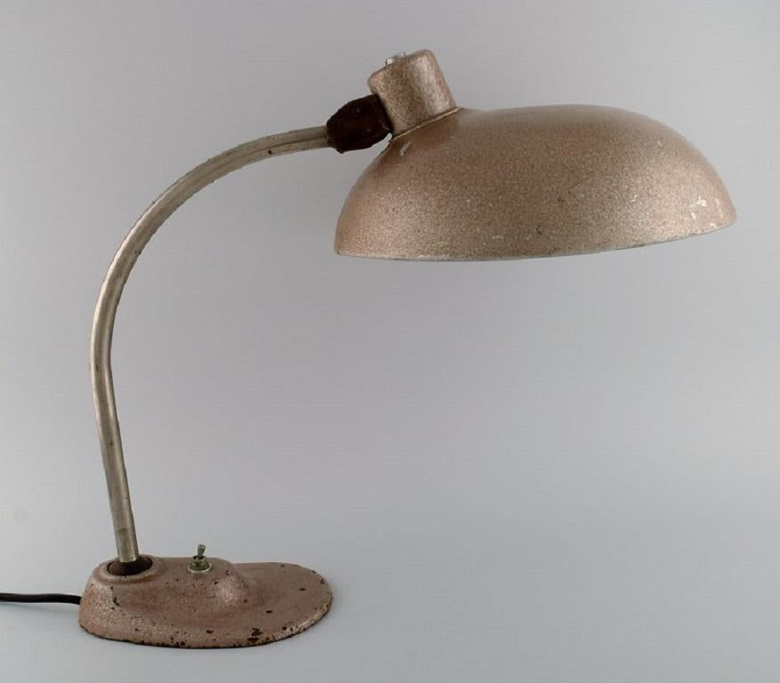 Große verstellbare Arbeitslampe in originalem Metallic-Lack, Industriedesign (20. Jahrhundert) im Angebot