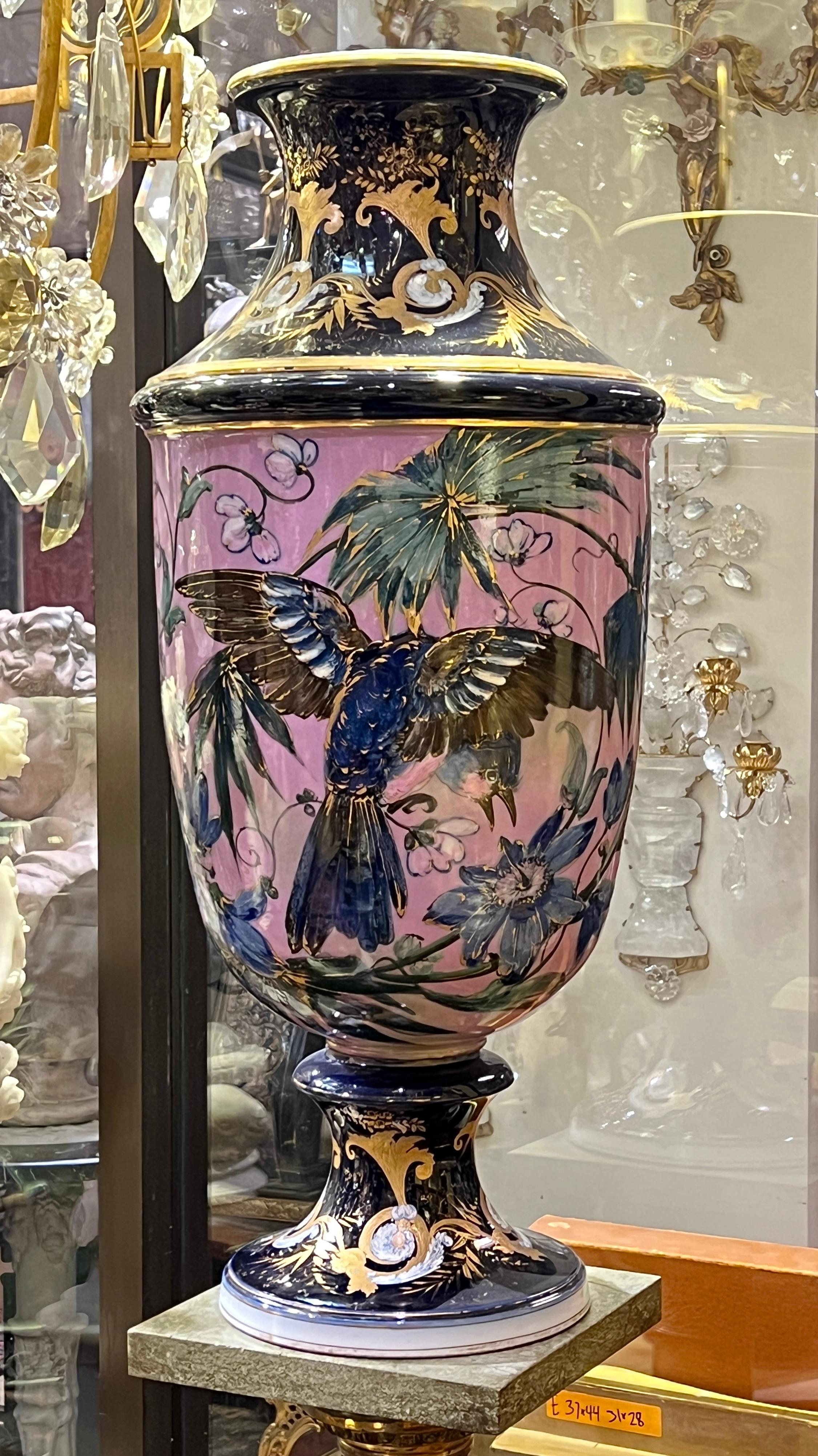Große ästhetische Porzellanvase mit Blumen- und Vogeldekorationen im Angebot 4