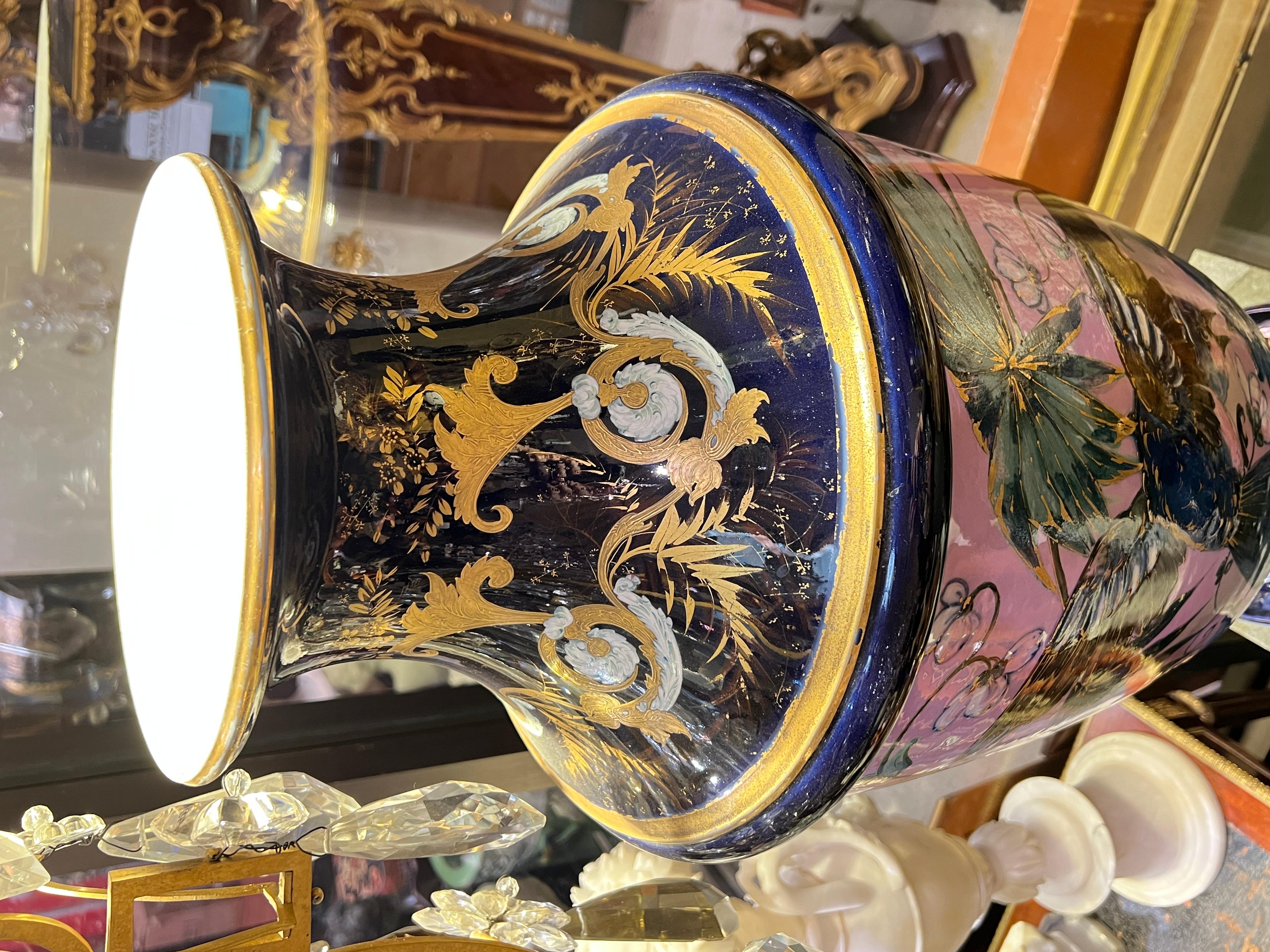 Große ästhetische Porzellanvase mit Blumen- und Vogeldekorationen im Angebot 5