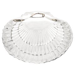 Grand plat de service en argent sterling de style esthétique en forme de coquillage par Gorham