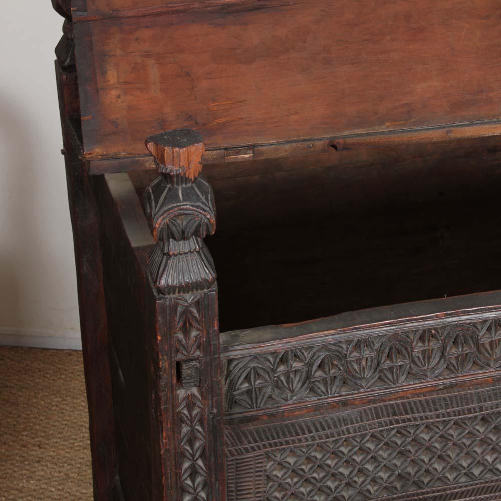 Grande cassapanca afgana, opera dell'inizio del XX secolo in vendita 2