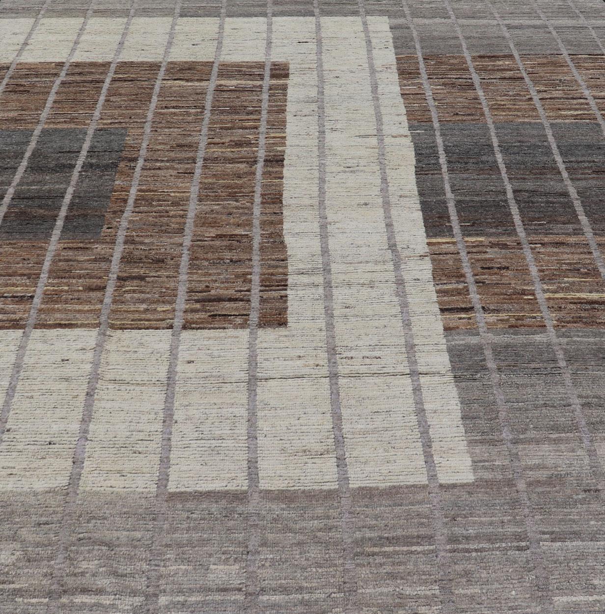 Alfombra Textural Elegancia en tonos tierra by Keivan Woven Arts 
Alfombra Architectural Modern en tonos tierra con textura desgastada. Alfombra casual moderna grande de diseño minimalista, diseño moderno, con diseño moderno cuadrado. Keivan Woven