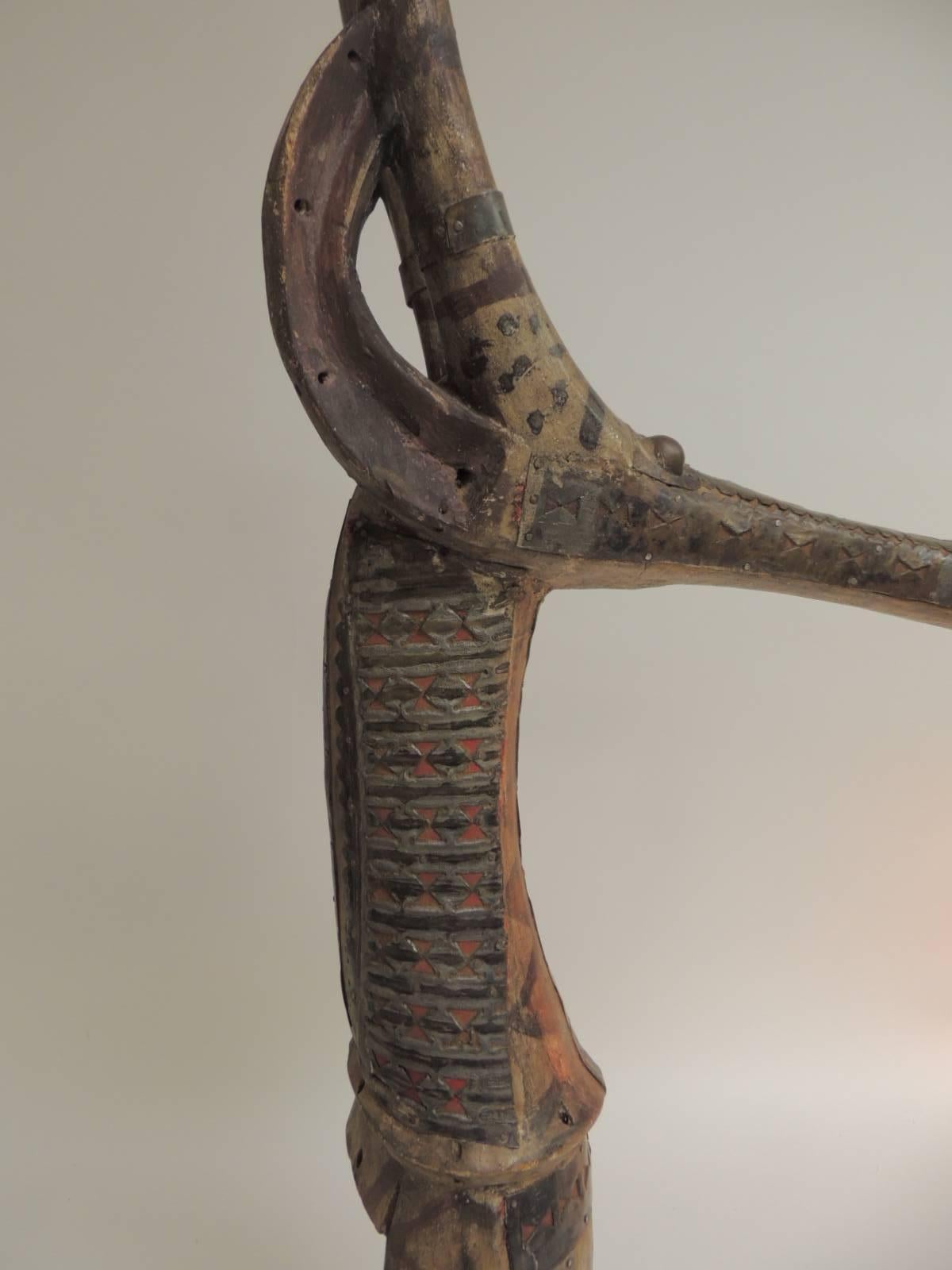 Große afrikanische Bobo oder Bwa Antilope Stammes-Skulptur auf Stand 2