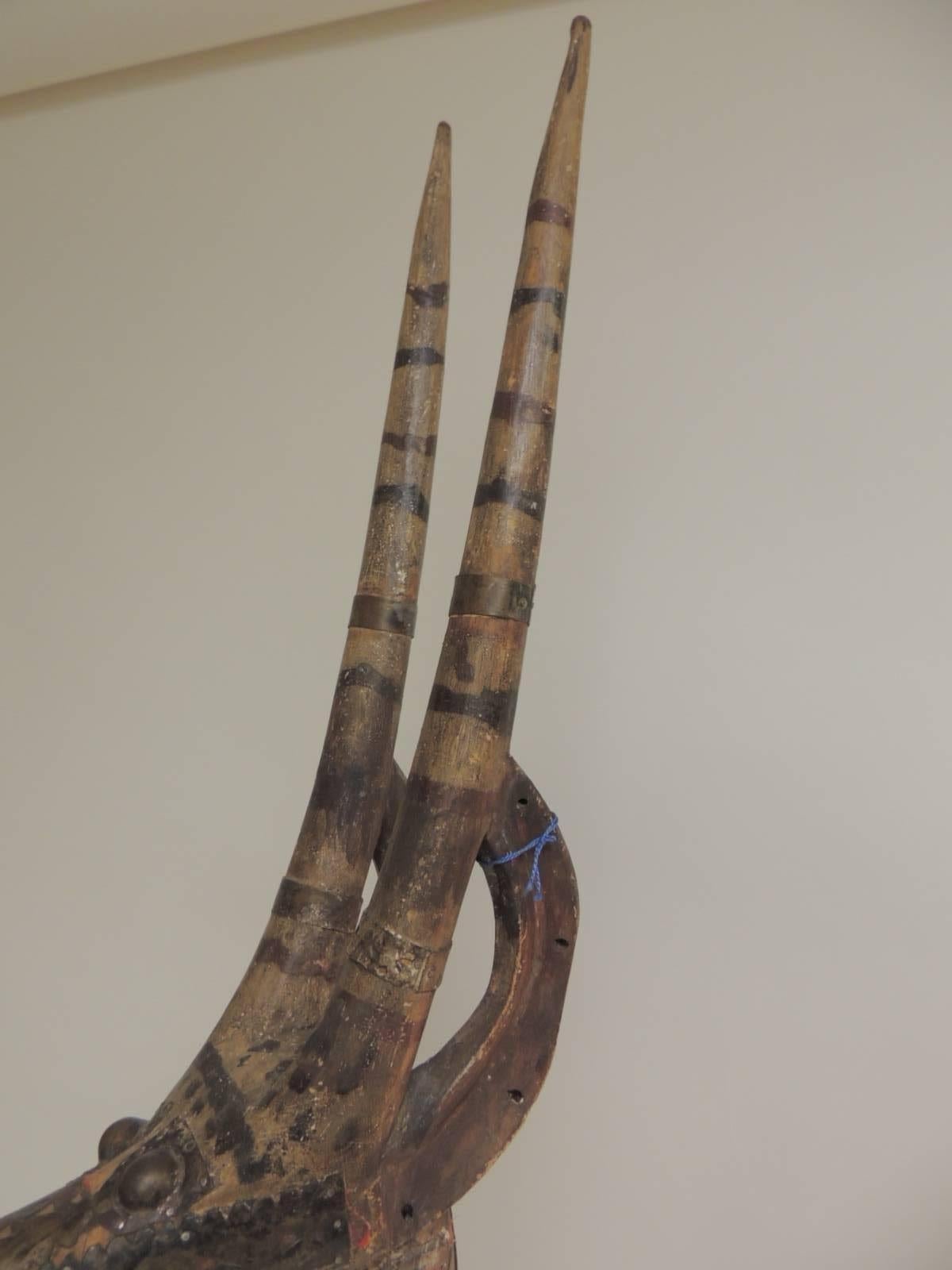 Große afrikanische Bobo oder Bwa Antilope Stammes-Skulptur auf Stand (Stammeskunst)