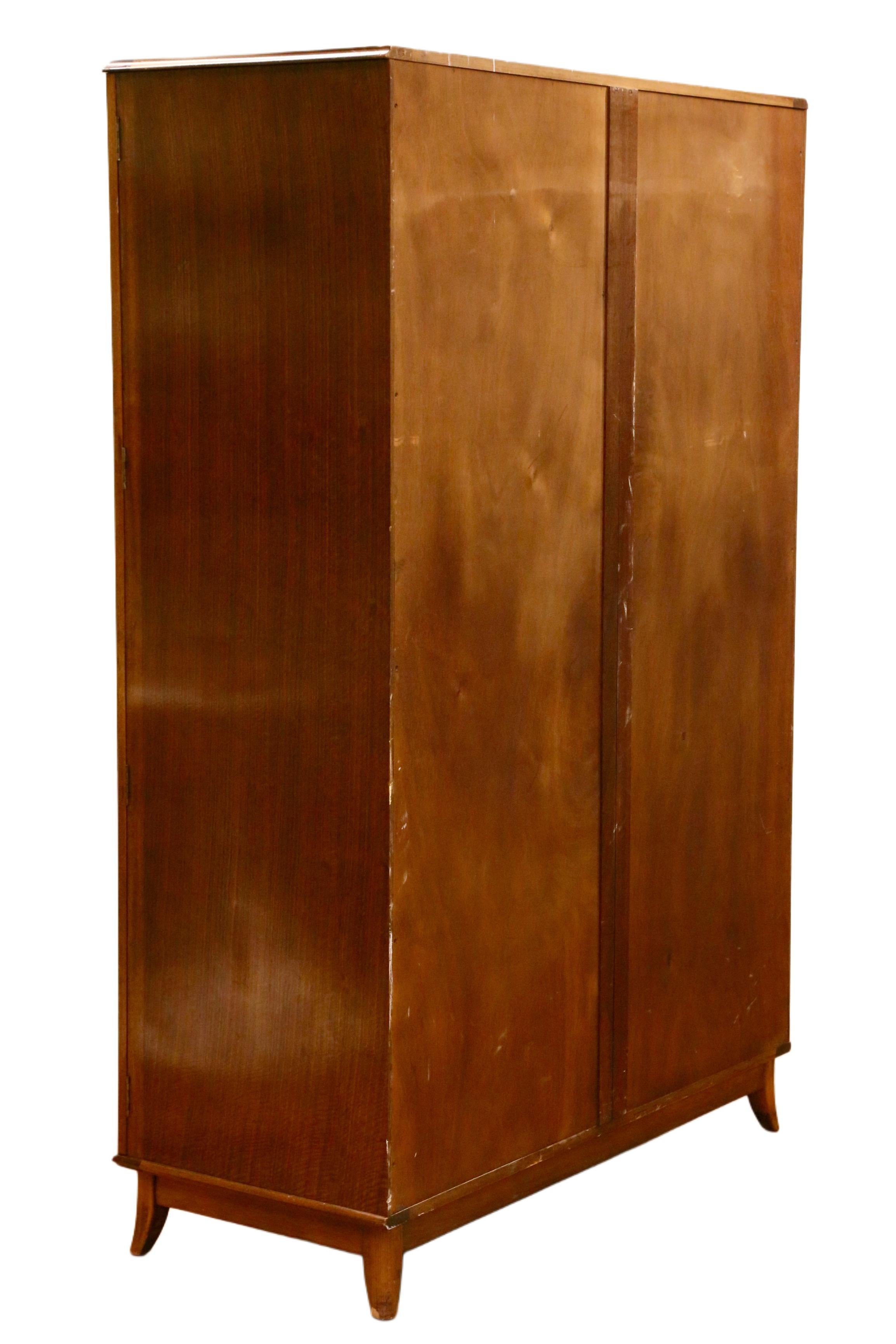 Armario doble grande Afromosia de Robson & Sons Ltd de Newcastle Upon Tyne siglo XX en venta