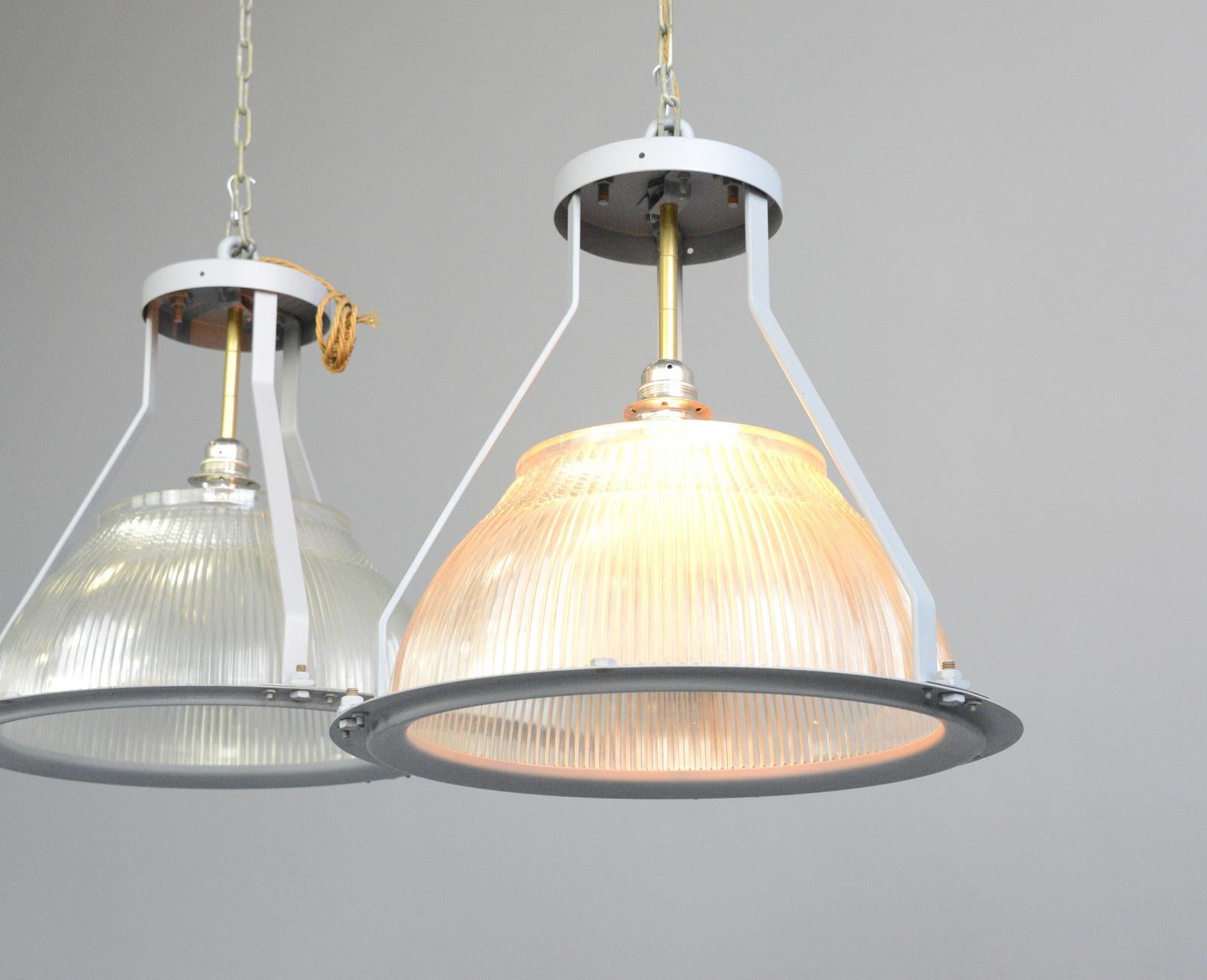 Large aircraft hanger lights by Holophane, circa 1940s

- Price is per light
- Heavy prismatic glass diffusers
- Comes with 100cm of gold twist cable
- Comes with 100cm of steel suspension chain and ceiling hooks
- Takes E27 fitting bulbs
-