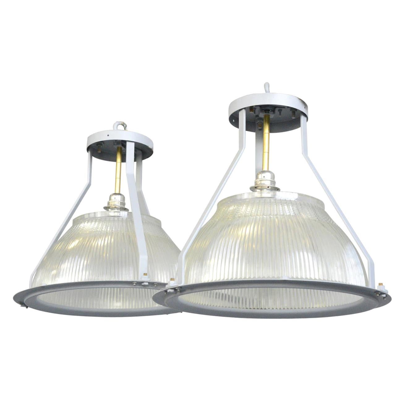 Large aircraft hanger lights by Holophane, circa 1940s

- Price is per light
- Heavy prismatic glass diffusers
- Comes with 100cm of gold twist cable
- Comes with 100cm of steel suspension chain and ceiling hooks
- Takes E27 fitting bulbs
-