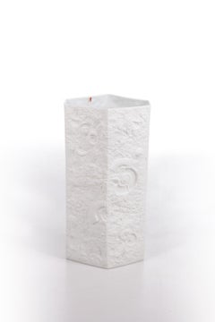Große AK Kaiser-Porzellanvase mit weißem Muschel-Fossil-Muster