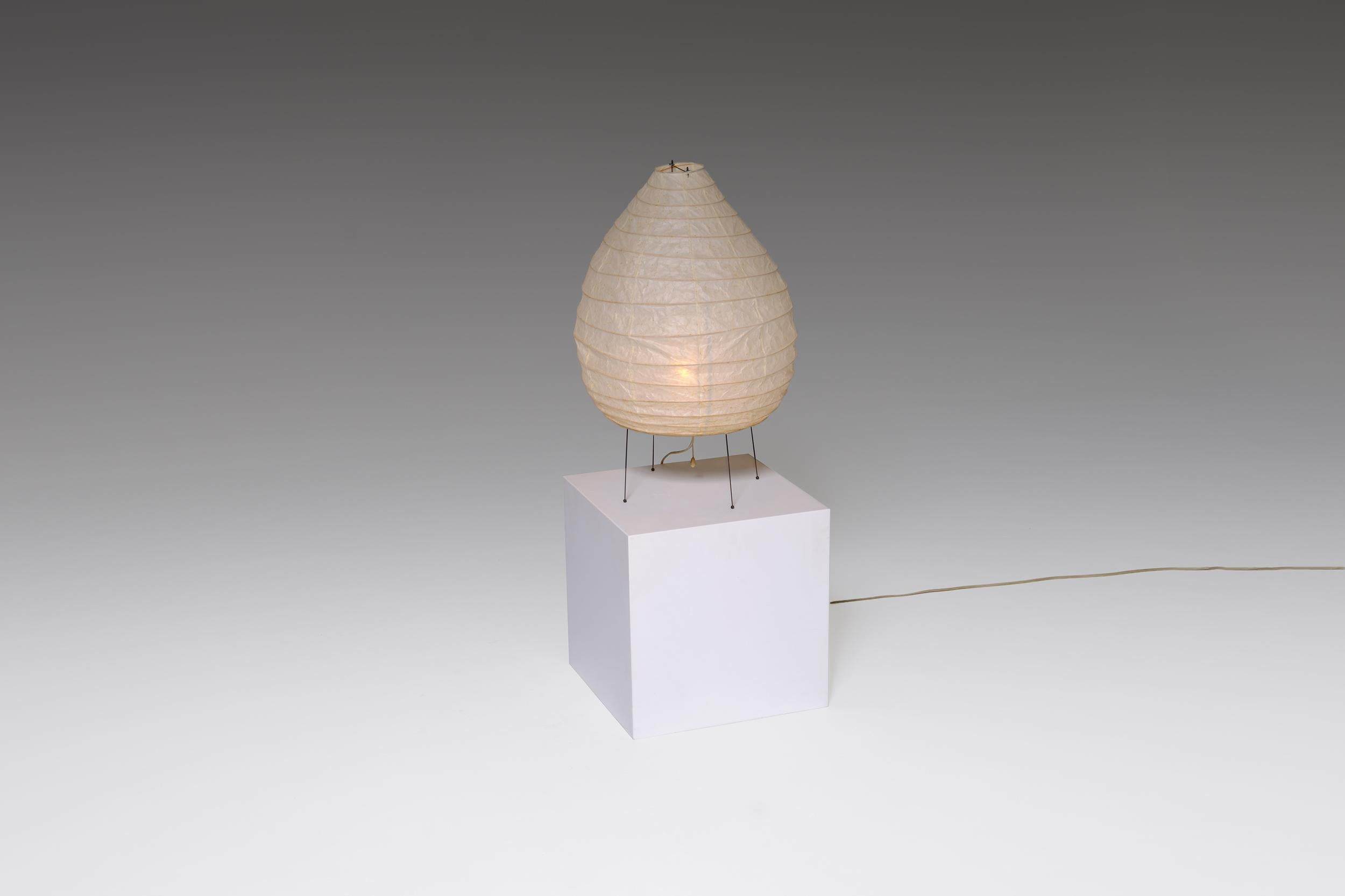 Large table lamp mod. 22N by Isamu Noguchi for Akari, Japan, circa 1950s. Early edition, for those who keep it real! Reminiscent of traditional Japanese lanterns, made from rice paper, bamboo and metal. Takes one E27 bulb. In original condition with