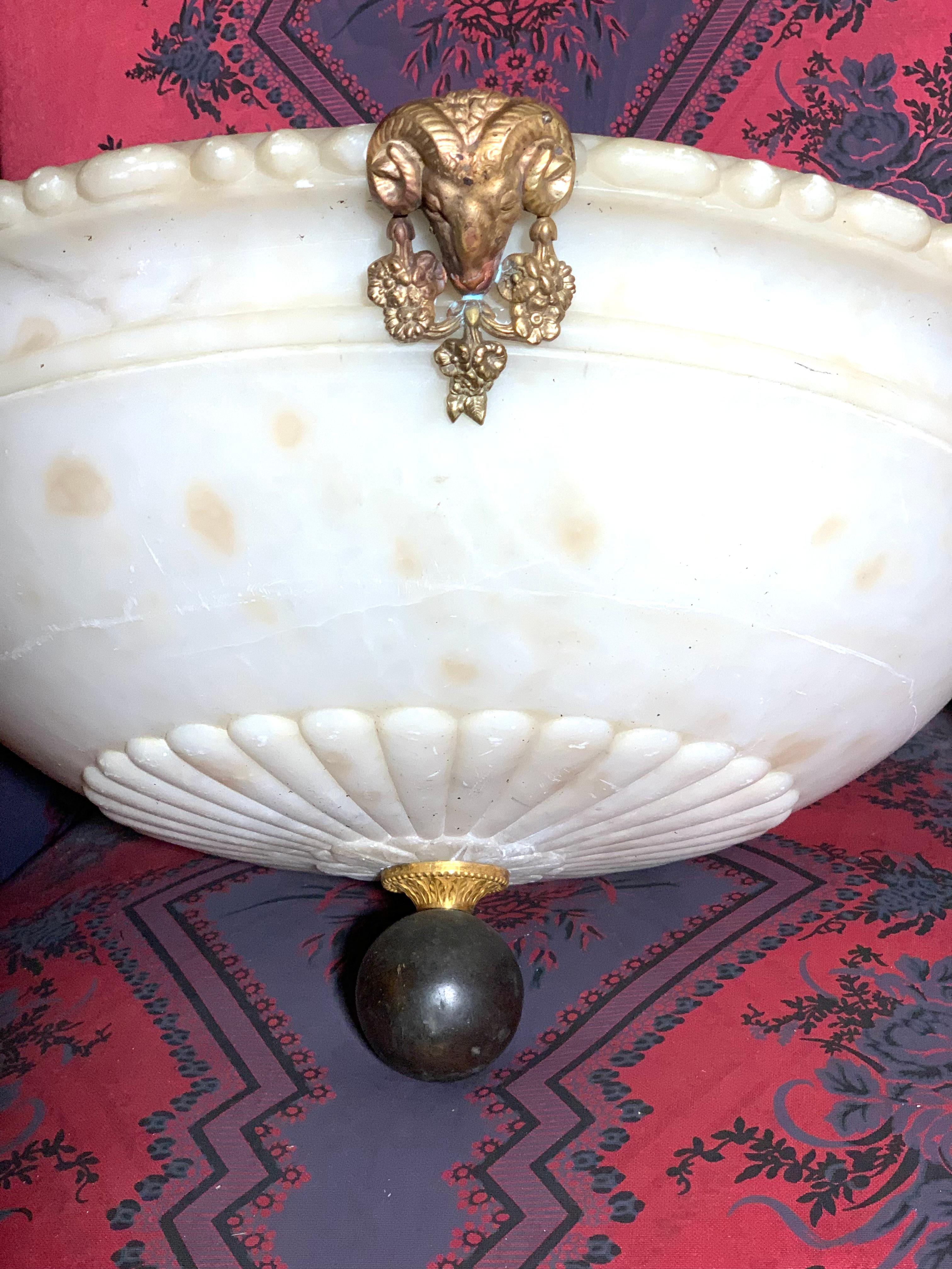 Romain classique Grande lanterne en albâtre de style classique, 19e siècle  en vente