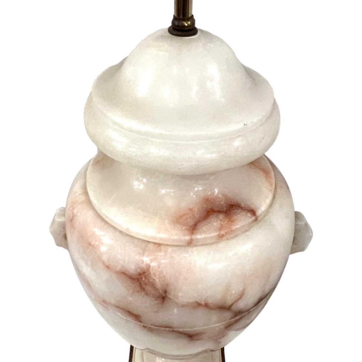 Milieu du XXe siècle Grande lampe de table en albâtre en vente