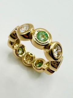 Anello eternità con alessandrite e diamante grande in oro 18 carati