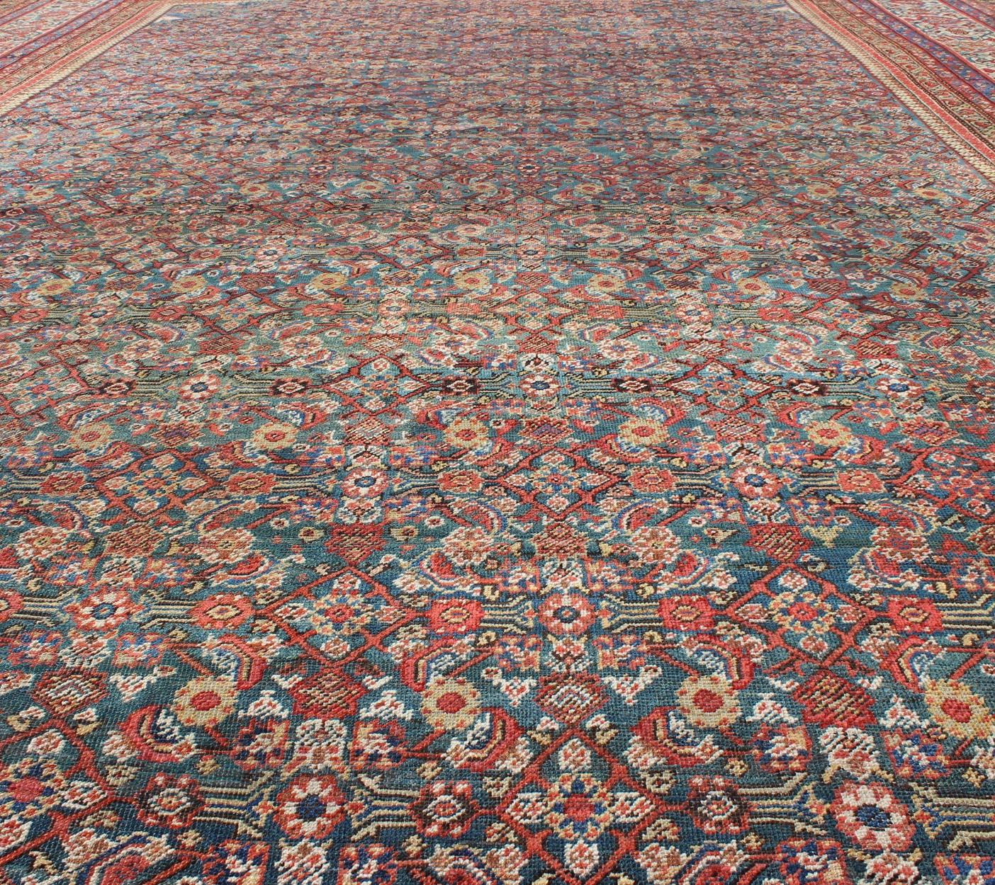 Large All-Over Antique Persian Sultanabad Rug in Green Background For Sale 5