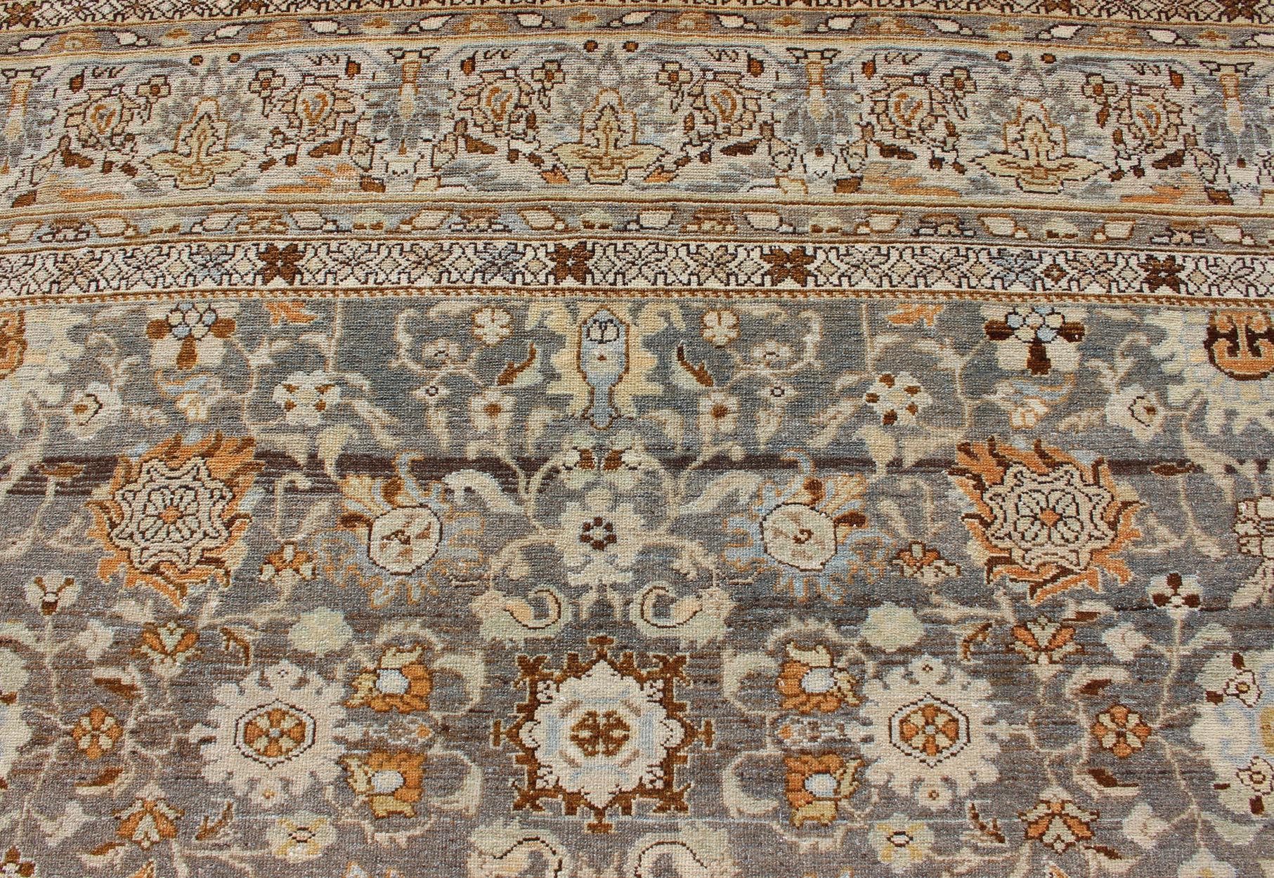 Großer übergroßer grauer und orangefarbener persischer Malayer-Teppich mit Blumenmuster im Angebot 3