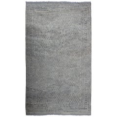 Gran kilim tribal moderno en tonos plateados y marrones